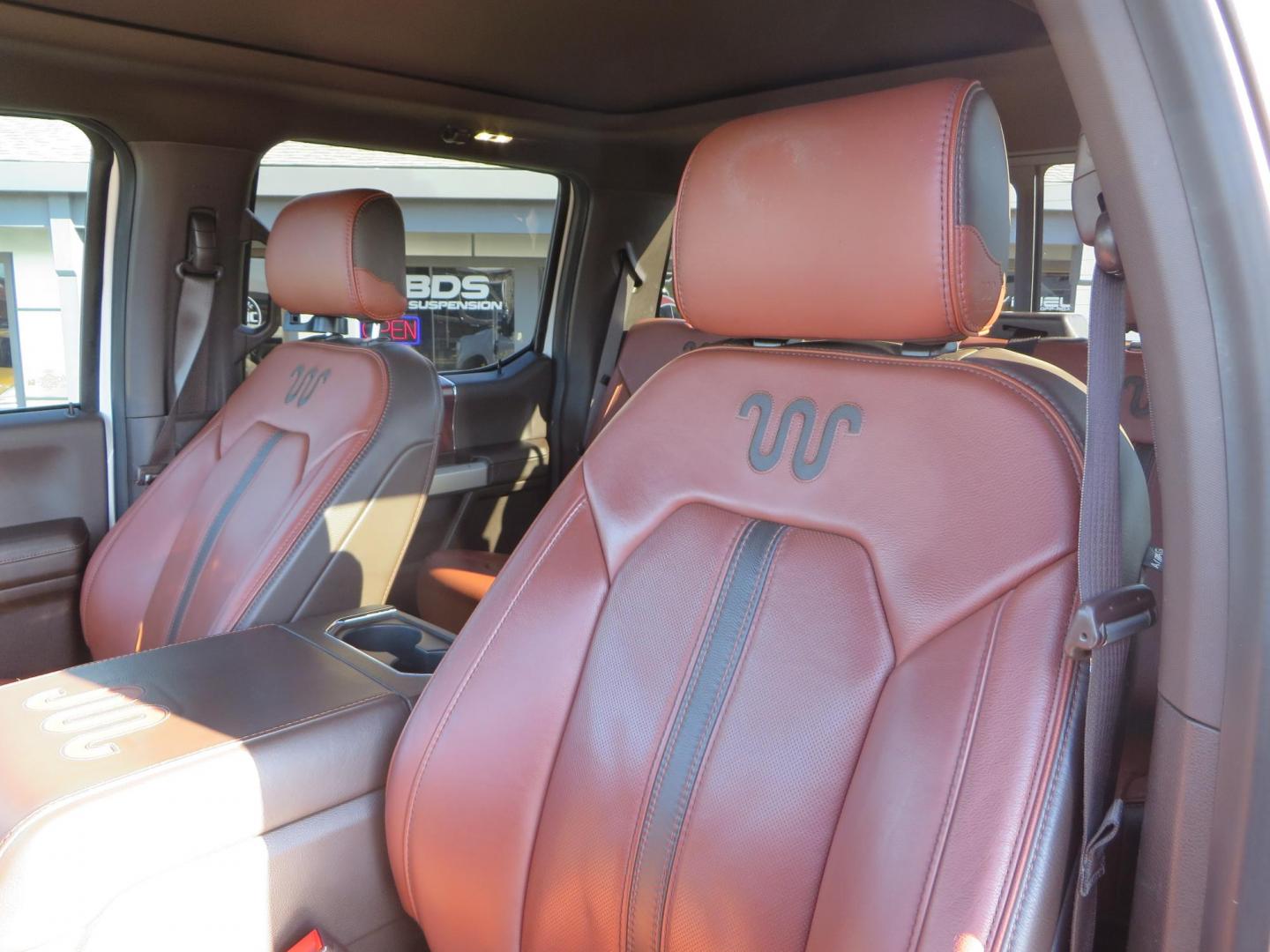 2022 White /Brown Ford F-250 SD King Ranch Crew Cab 4WD (1FT8W2BT0NE) with an 6.7L V8 OHV 16V DIESEL engine, 10 Speed Automatic transmission, located at 2630 Grass Valley Highway, Auburn, CA, 95603, (530) 508-5100, 38.937893, -121.095482 - Photo#23