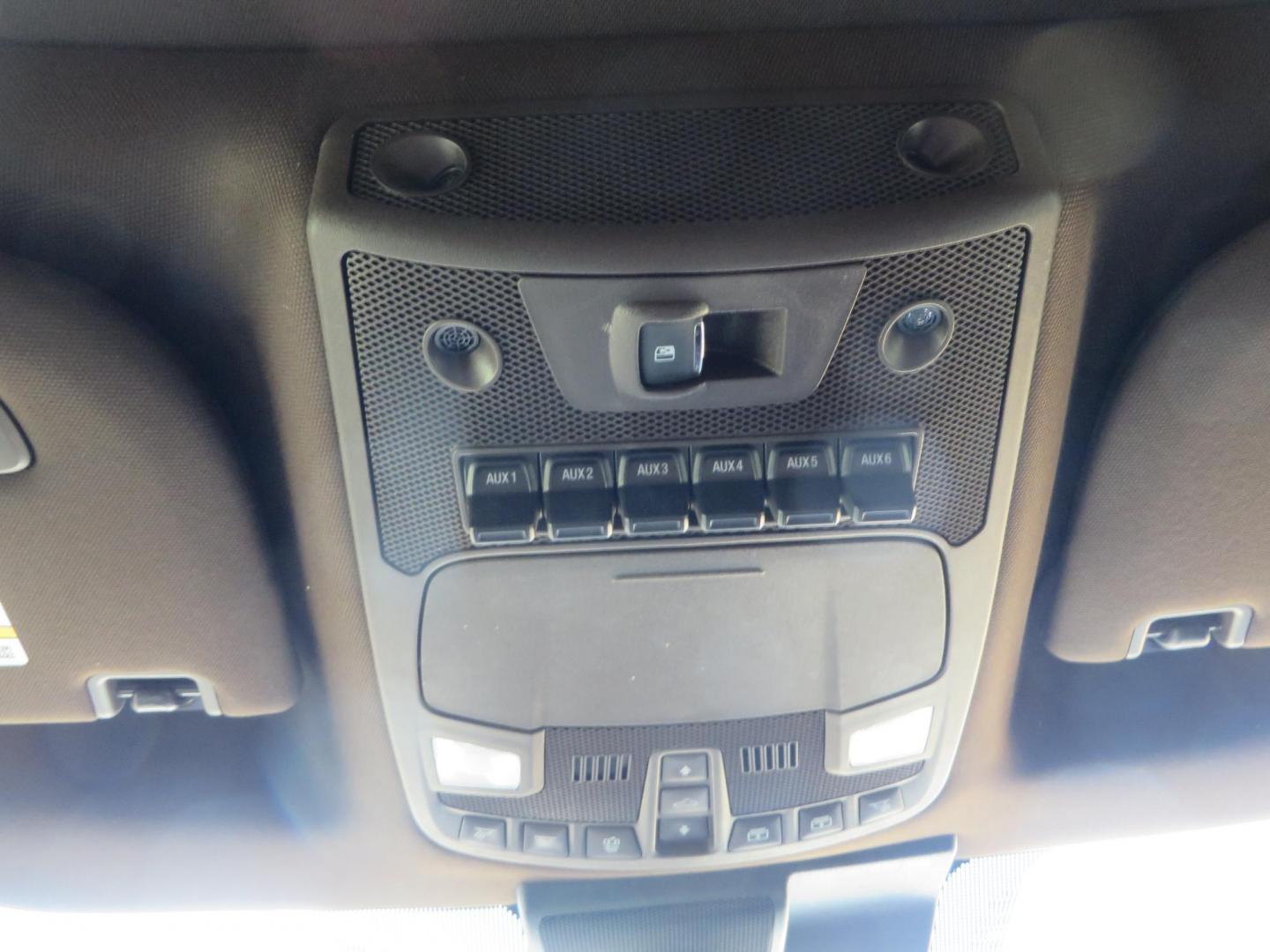 2022 White /Brown Ford F-250 SD King Ranch Crew Cab 4WD (1FT8W2BT0NE) with an 6.7L V8 OHV 16V DIESEL engine, 10 Speed Automatic transmission, located at 2630 Grass Valley Highway, Auburn, CA, 95603, (530) 508-5100, 38.937893, -121.095482 - Photo#28