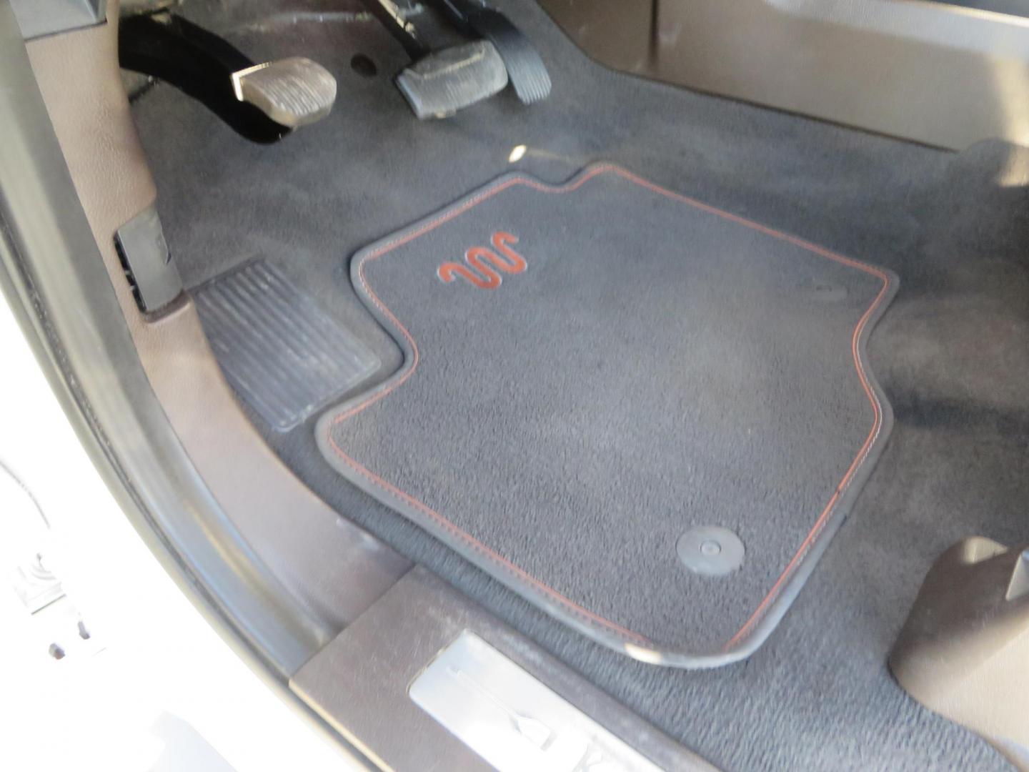 2022 White /Brown Ford F-250 SD King Ranch Crew Cab 4WD (1FT8W2BT0NE) with an 6.7L V8 OHV 16V DIESEL engine, 10 Speed Automatic transmission, located at 2630 Grass Valley Highway, Auburn, CA, 95603, (530) 508-5100, 38.937893, -121.095482 - Photo#26