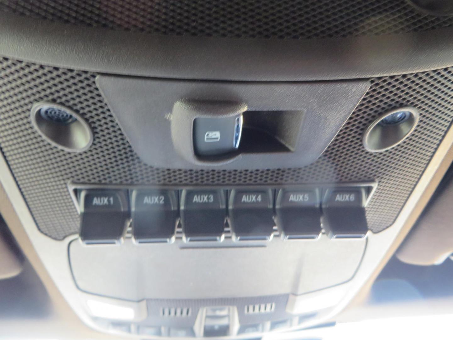 2022 White /Brown Ford F-250 SD King Ranch Crew Cab 4WD (1FT8W2BT0NE) with an 6.7L V8 OHV 16V DIESEL engine, 10 Speed Automatic transmission, located at 2630 Grass Valley Highway, Auburn, CA, 95603, (530) 508-5100, 38.937893, -121.095482 - Photo#29