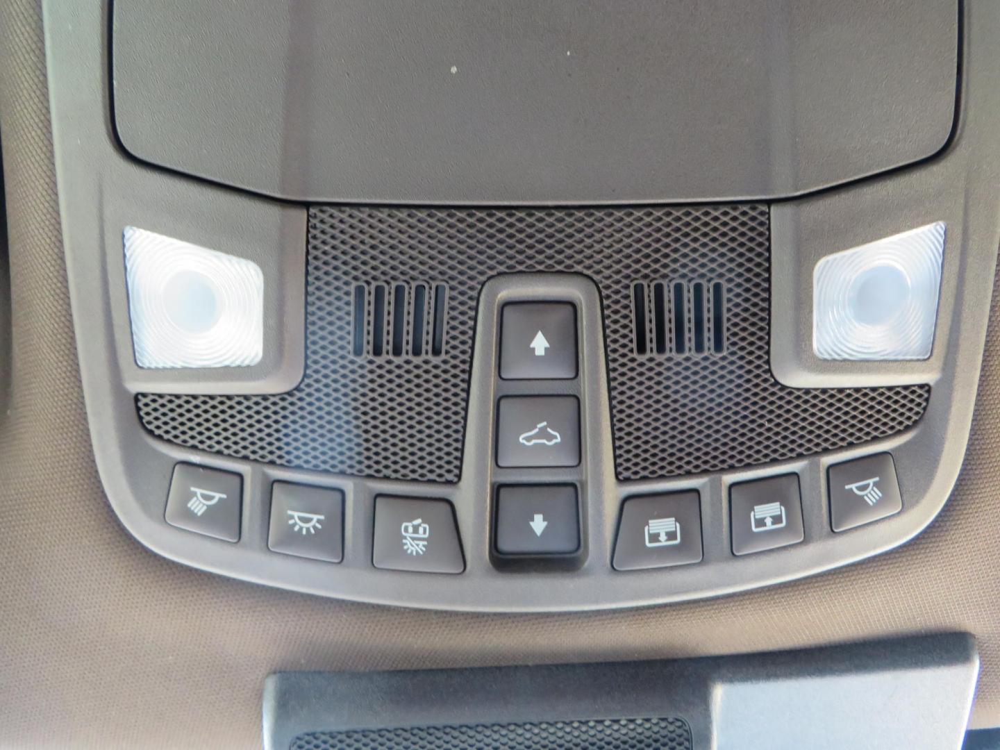 2022 White /Brown Ford F-250 SD King Ranch Crew Cab 4WD (1FT8W2BT0NE) with an 6.7L V8 OHV 16V DIESEL engine, 10 Speed Automatic transmission, located at 2630 Grass Valley Highway, Auburn, CA, 95603, (530) 508-5100, 38.937893, -121.095482 - Photo#30