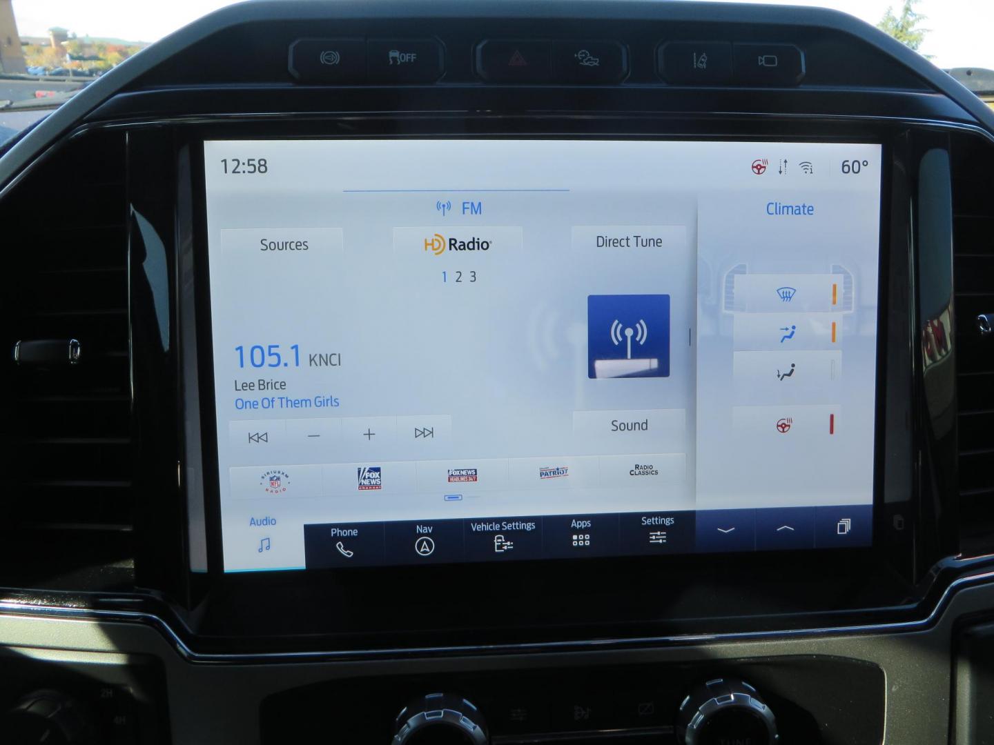 2022 White /Brown Ford F-250 SD King Ranch Crew Cab 4WD (1FT8W2BT0NE) with an 6.7L V8 OHV 16V DIESEL engine, 10 Speed Automatic transmission, located at 2630 Grass Valley Highway, Auburn, CA, 95603, (530) 508-5100, 38.937893, -121.095482 - Photo#34