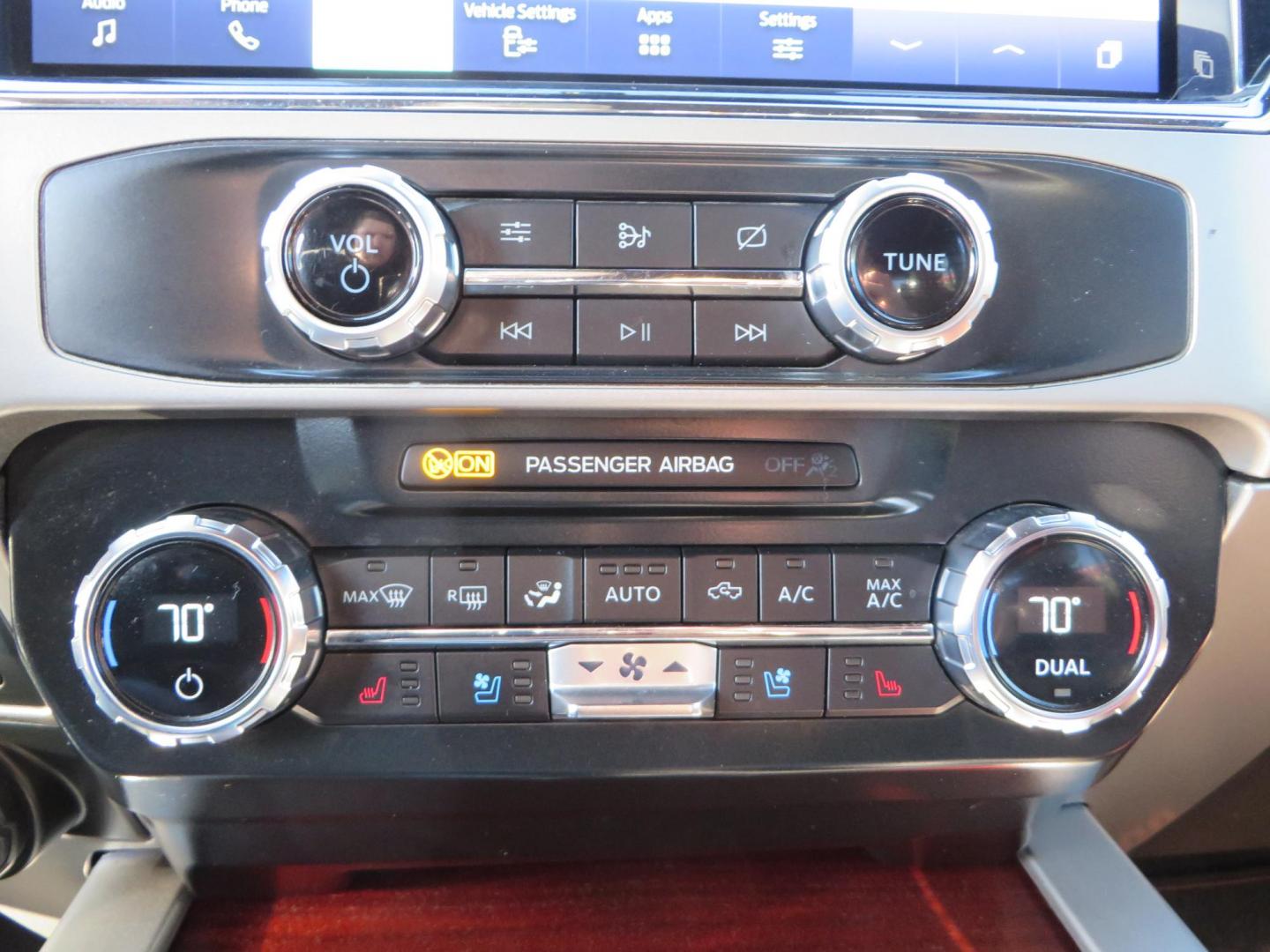 2022 White /Brown Ford F-250 SD King Ranch Crew Cab 4WD (1FT8W2BT0NE) with an 6.7L V8 OHV 16V DIESEL engine, 10 Speed Automatic transmission, located at 2630 Grass Valley Highway, Auburn, CA, 95603, (530) 508-5100, 38.937893, -121.095482 - Photo#37