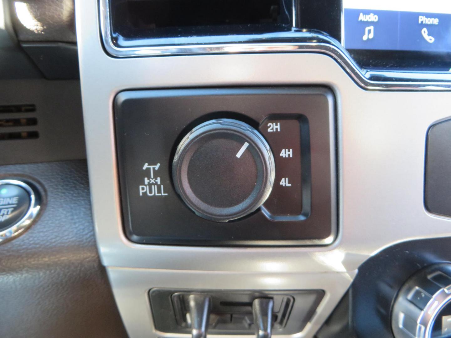 2022 White /Brown Ford F-250 SD King Ranch Crew Cab 4WD (1FT8W2BT0NE) with an 6.7L V8 OHV 16V DIESEL engine, 10 Speed Automatic transmission, located at 2630 Grass Valley Highway, Auburn, CA, 95603, (530) 508-5100, 38.937893, -121.095482 - Photo#39