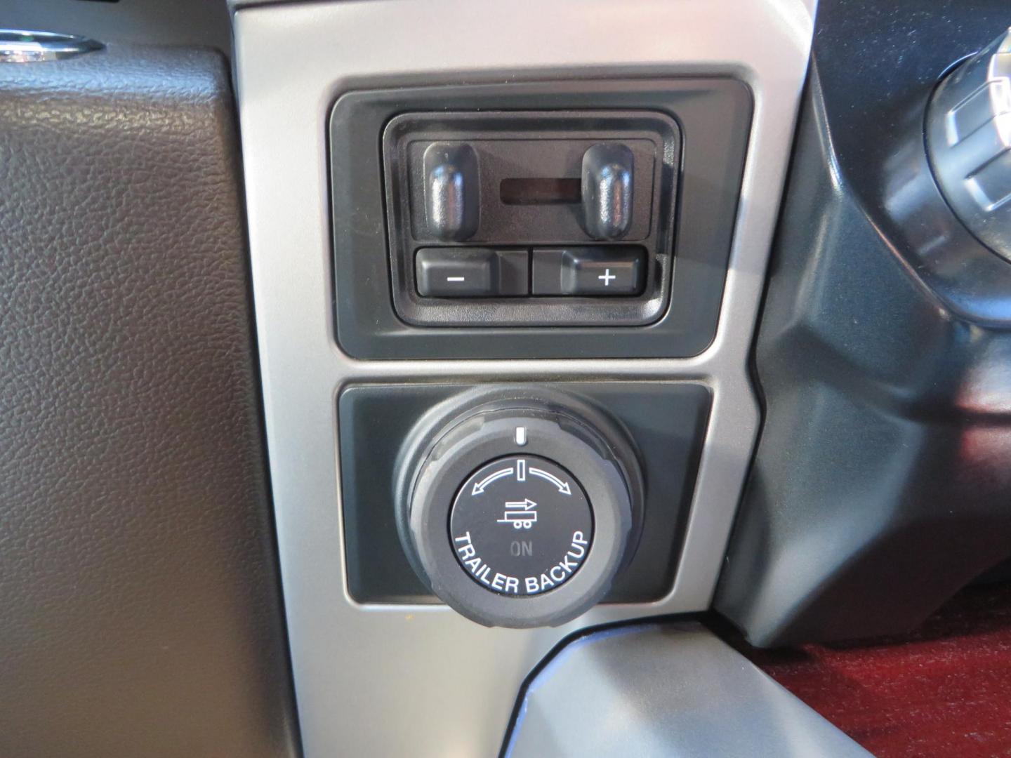 2022 White /Brown Ford F-250 SD King Ranch Crew Cab 4WD (1FT8W2BT0NE) with an 6.7L V8 OHV 16V DIESEL engine, 10 Speed Automatic transmission, located at 2630 Grass Valley Highway, Auburn, CA, 95603, (530) 508-5100, 38.937893, -121.095482 - Photo#40