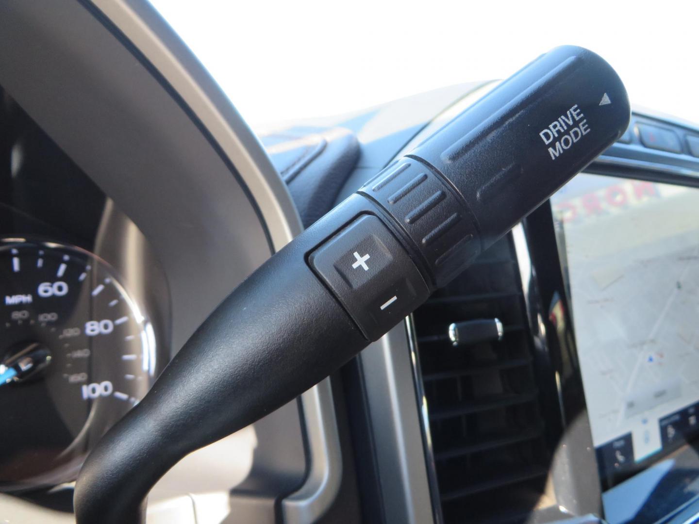 2022 White /Brown Ford F-250 SD King Ranch Crew Cab 4WD (1FT8W2BT0NE) with an 6.7L V8 OHV 16V DIESEL engine, 10 Speed Automatic transmission, located at 2630 Grass Valley Highway, Auburn, CA, 95603, (530) 508-5100, 38.937893, -121.095482 - Photo#41