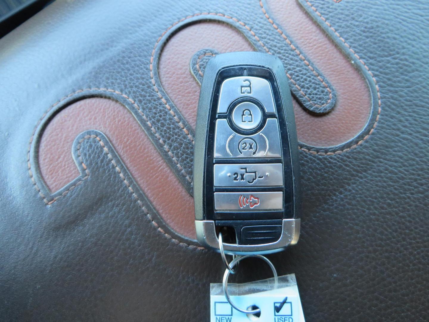 2022 White /Brown Ford F-250 SD King Ranch Crew Cab 4WD (1FT8W2BT0NE) with an 6.7L V8 OHV 16V DIESEL engine, 10 Speed Automatic transmission, located at 2630 Grass Valley Highway, Auburn, CA, 95603, (530) 508-5100, 38.937893, -121.095482 - Photo#47