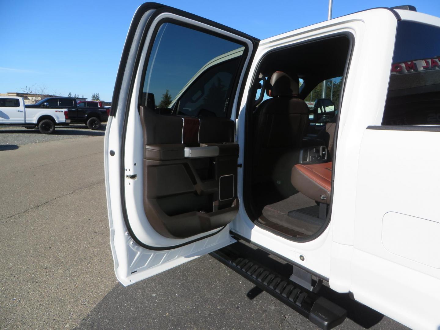 2022 White /Brown Ford F-250 SD King Ranch Crew Cab 4WD (1FT8W2BT0NE) with an 6.7L V8 OHV 16V DIESEL engine, 10 Speed Automatic transmission, located at 2630 Grass Valley Highway, Auburn, CA, 95603, (530) 508-5100, 38.937893, -121.095482 - Photo#48