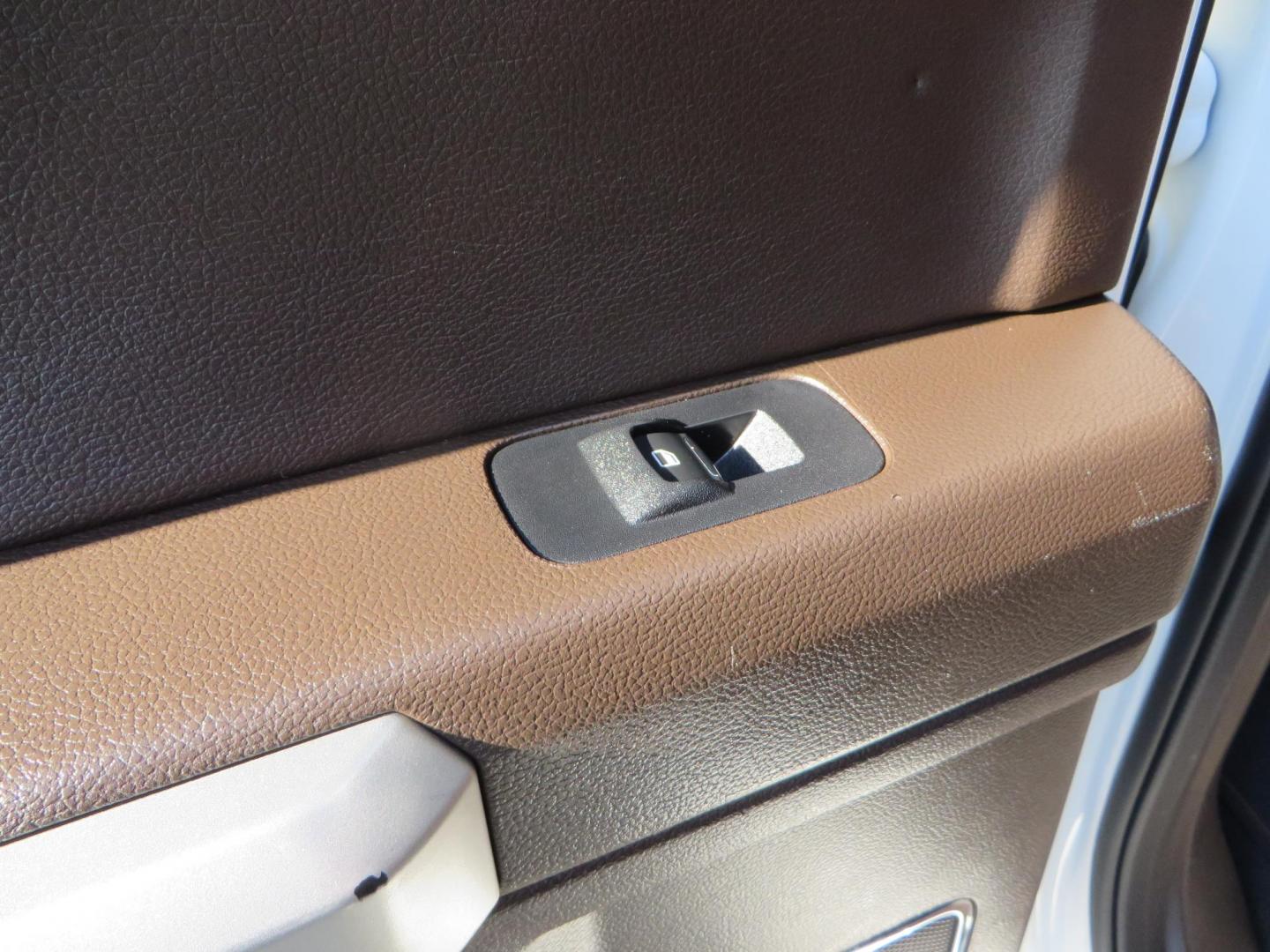 2022 White /Brown Ford F-250 SD King Ranch Crew Cab 4WD (1FT8W2BT0NE) with an 6.7L V8 OHV 16V DIESEL engine, 10 Speed Automatic transmission, located at 2630 Grass Valley Highway, Auburn, CA, 95603, (530) 508-5100, 38.937893, -121.095482 - Photo#50