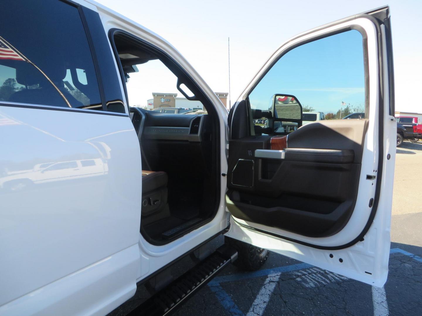 2022 White /Brown Ford F-250 SD King Ranch Crew Cab 4WD (1FT8W2BT0NE) with an 6.7L V8 OHV 16V DIESEL engine, 10 Speed Automatic transmission, located at 2630 Grass Valley Highway, Auburn, CA, 95603, (530) 508-5100, 38.937893, -121.095482 - Photo#56