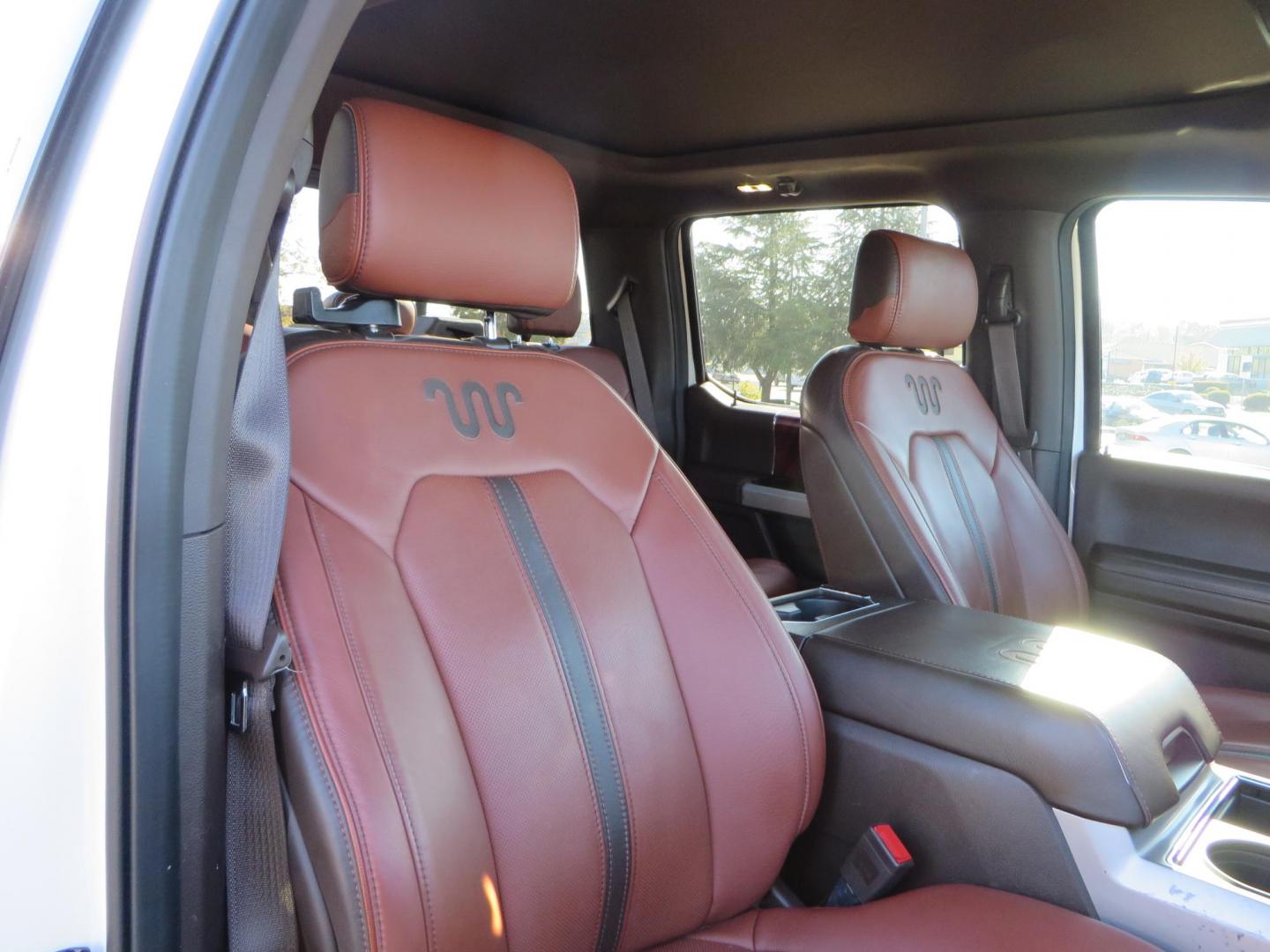 2022 White /Brown Ford F-250 SD King Ranch Crew Cab 4WD (1FT8W2BT0NE) with an 6.7L V8 OHV 16V DIESEL engine, 10 Speed Automatic transmission, located at 2630 Grass Valley Highway, Auburn, CA, 95603, (530) 508-5100, 38.937893, -121.095482 - Photo#60