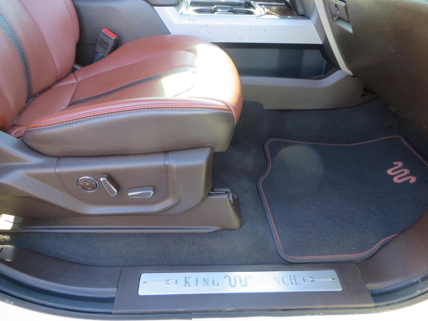 2022 White /Brown Ford F-250 SD King Ranch Crew Cab 4WD (1FT8W2BT0NE) with an 6.7L V8 OHV 16V DIESEL engine, 10 Speed Automatic transmission, located at 2630 Grass Valley Highway, Auburn, CA, 95603, (530) 508-5100, 38.937893, -121.095482 - Photo#61