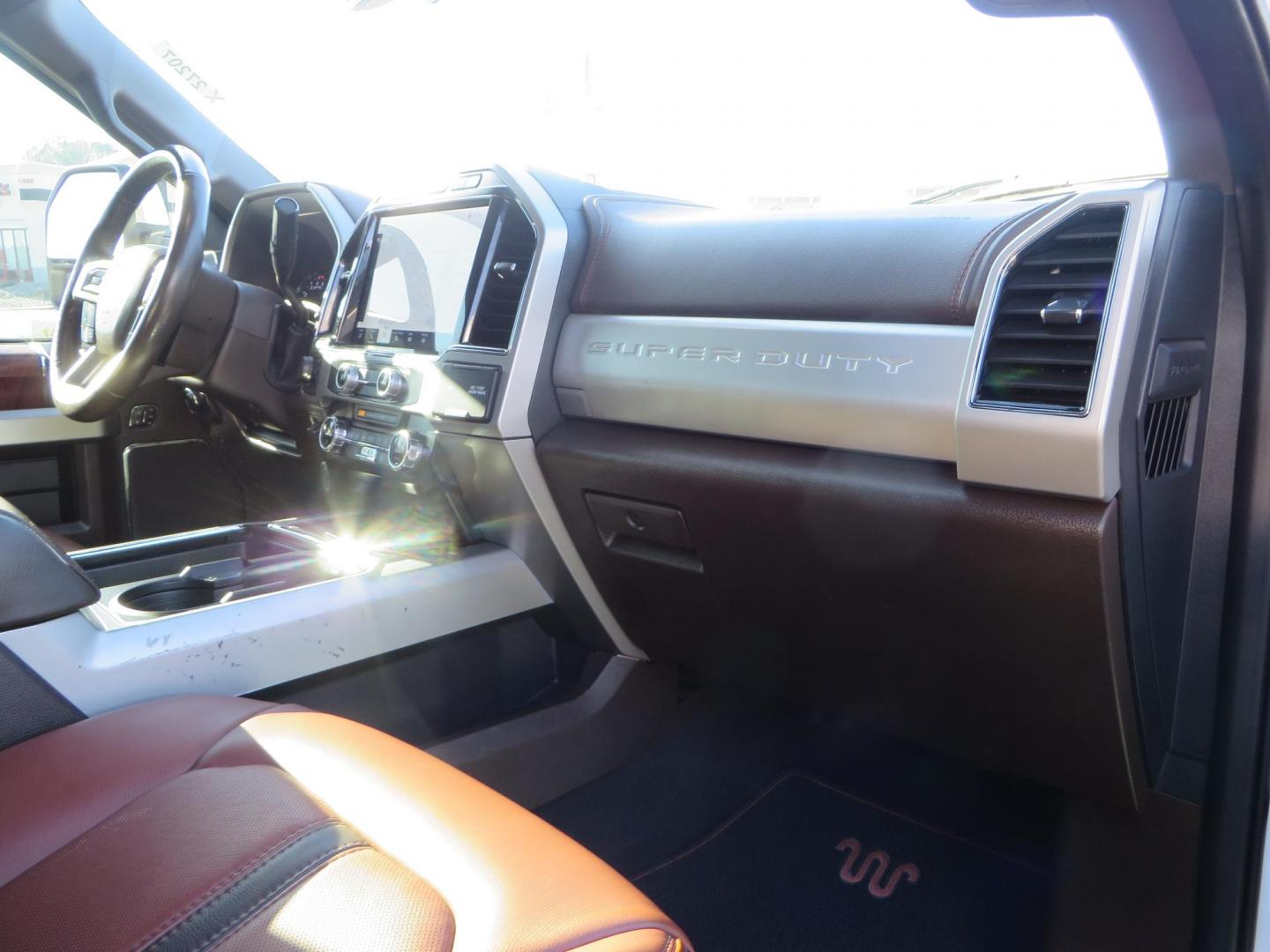 2022 White /Brown Ford F-250 SD King Ranch Crew Cab 4WD (1FT8W2BT0NE) with an 6.7L V8 OHV 16V DIESEL engine, 10 Speed Automatic transmission, located at 2630 Grass Valley Highway, Auburn, CA, 95603, (530) 508-5100, 38.937893, -121.095482 - Photo#62