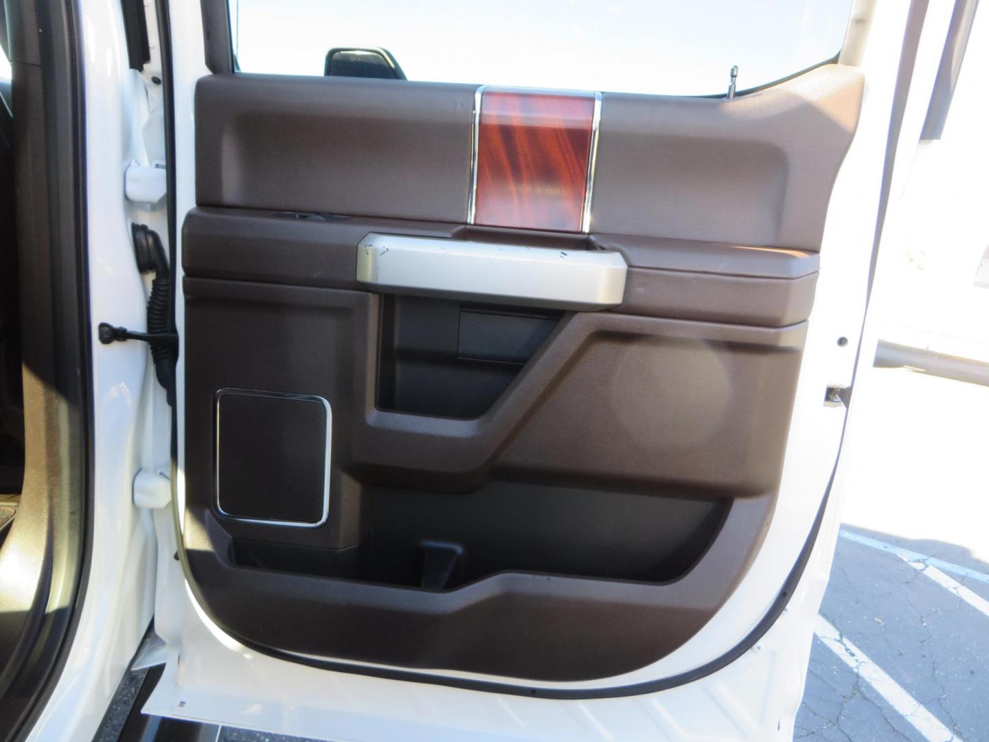 2022 White /Brown Ford F-250 SD King Ranch Crew Cab 4WD (1FT8W2BT0NE) with an 6.7L V8 OHV 16V DIESEL engine, 10 Speed Automatic transmission, located at 2630 Grass Valley Highway, Auburn, CA, 95603, (530) 508-5100, 38.937893, -121.095482 - Photo#64