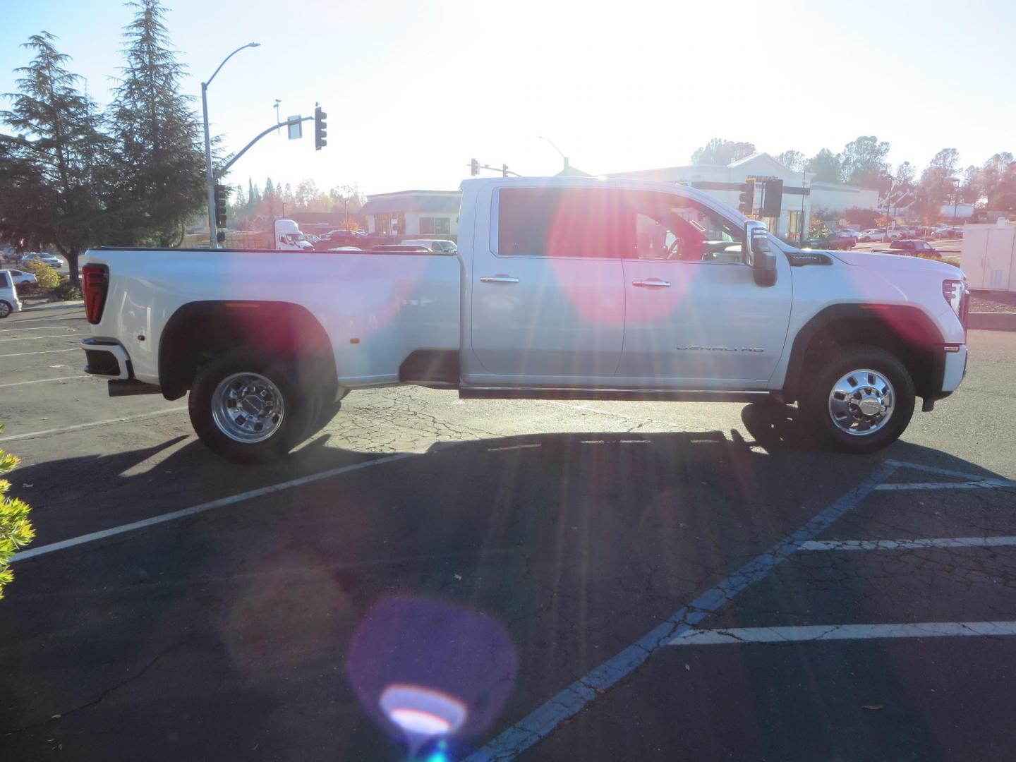 2024 White /Brown GMC Sierra 3500HD Crew Cab 4WD (1GT49YEYXRF) with an 6.6L V8 OHV 16V TURBO DIESEL engine, 10 Speed Automatic transmission, located at 2630 Grass Valley Highway, Auburn, CA, 95603, (530) 508-5100, 38.937893, -121.095482 - Must see Tow rig! - Photo#5