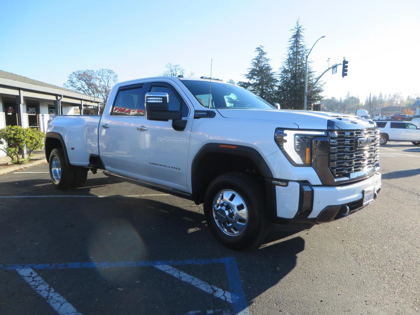 2024 White /Brown GMC Sierra 3500HD Crew Cab 4WD (1GT49YEYXRF) with an 6.6L V8 OHV 16V TURBO DIESEL engine, 10 Speed Automatic transmission, located at 2630 Grass Valley Highway, Auburn, CA, 95603, (530) 508-5100, 38.937893, -121.095482 - Must see Tow rig! - Photo#6