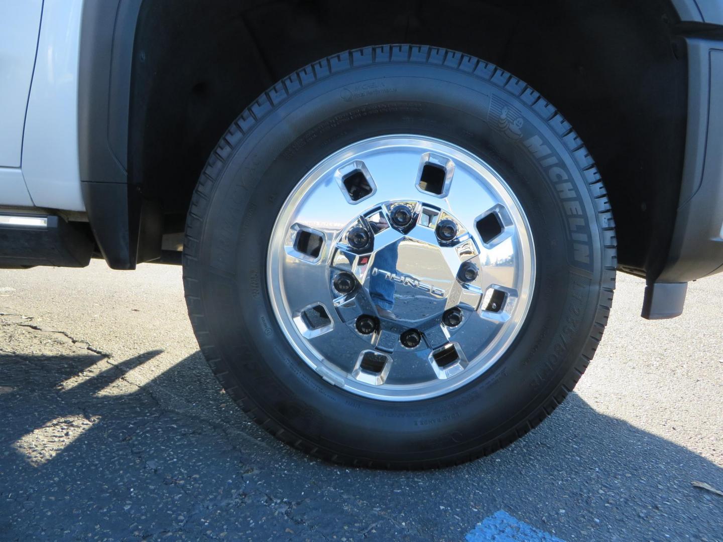 2024 White /Brown GMC Sierra 3500HD Crew Cab 4WD (1GT49YEYXRF) with an 6.6L V8 OHV 16V TURBO DIESEL engine, 10 Speed Automatic transmission, located at 2630 Grass Valley Highway, Auburn, CA, 95603, (530) 508-5100, 38.937893, -121.095482 - Must see Tow rig! - Photo#9