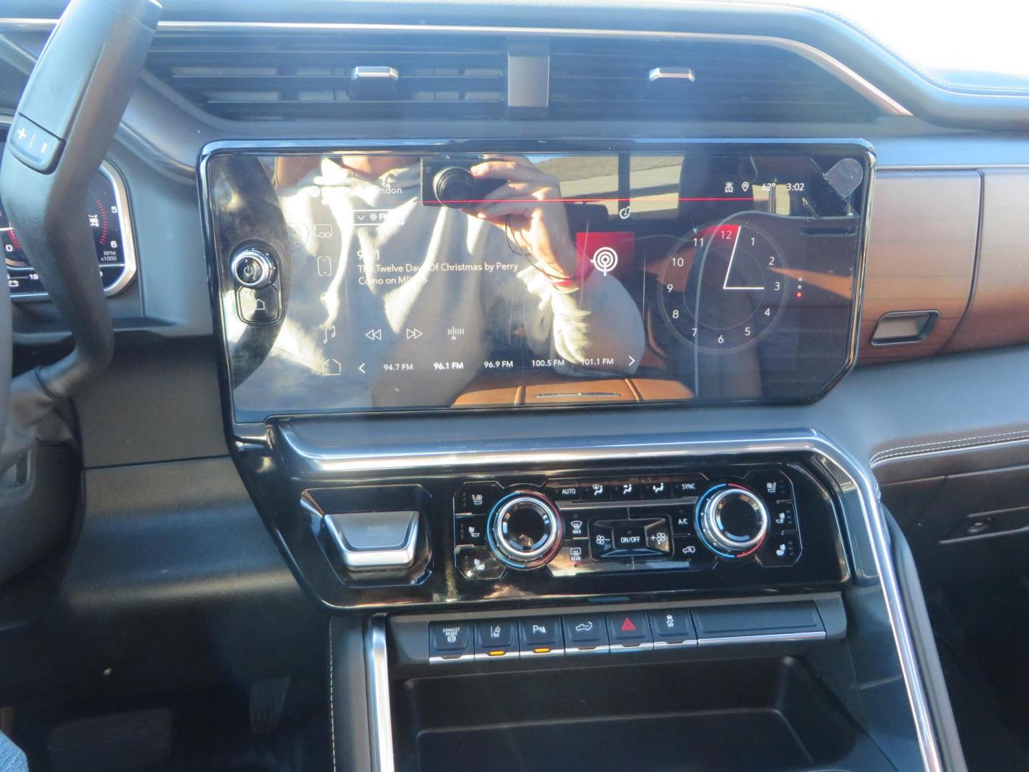 2024 White /Brown GMC Sierra 3500HD Crew Cab 4WD (1GT49YEYXRF) with an 6.6L V8 OHV 16V TURBO DIESEL engine, 10 Speed Automatic transmission, located at 2630 Grass Valley Highway, Auburn, CA, 95603, (530) 508-5100, 38.937893, -121.095482 - Must see Tow rig! - Photo#38