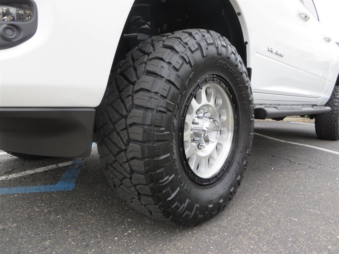 2024 White /BLACK RAM 2500 Laramie Crew Cab SWB 4WD (3C6UR5FLXRG) with an 6.7L L6 OHV 24V TURBO DIESEL engine, 6A transmission, located at 2630 Grass Valley Highway, Auburn, CA, 95603, (530) 508-5100, 38.937893, -121.095482 - Must see 6 passenger Ram sitting on a BDS leveling kit, Fox 2.0 shocks, 18" Method MR315 wheels, and 35" Nitto Ridge Grappler tires. - Photo#9