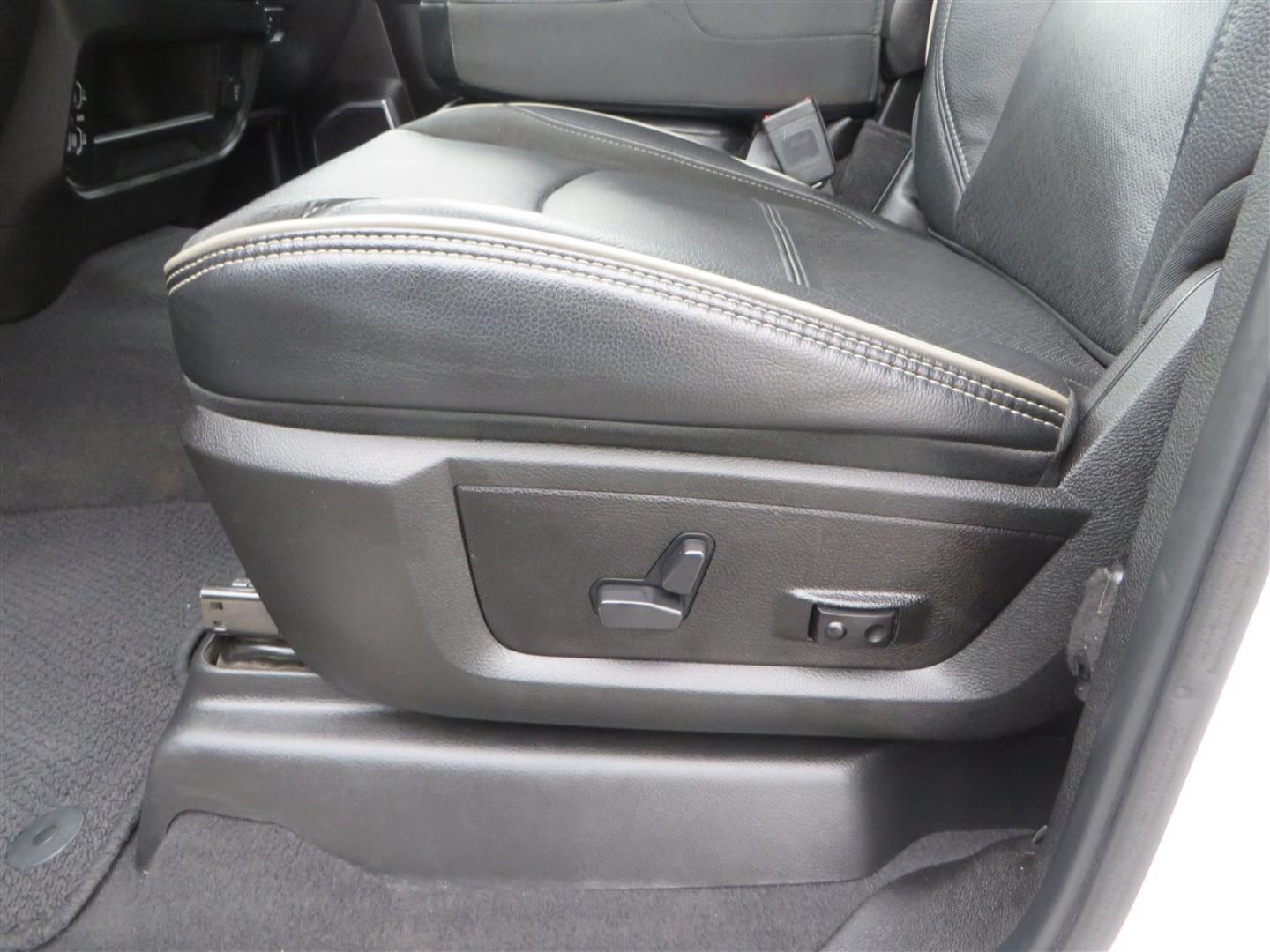 2024 White /BLACK RAM 2500 Laramie Crew Cab SWB 4WD (3C6UR5FLXRG) with an 6.7L L6 OHV 24V TURBO DIESEL engine, 6A transmission, located at 2630 Grass Valley Highway, Auburn, CA, 95603, (530) 508-5100, 38.937893, -121.095482 - Must see 6 passenger Ram sitting on a BDS leveling kit, Fox 2.0 shocks, 18" Method MR315 wheels, and 35" Nitto Ridge Grappler tires. - Photo#22