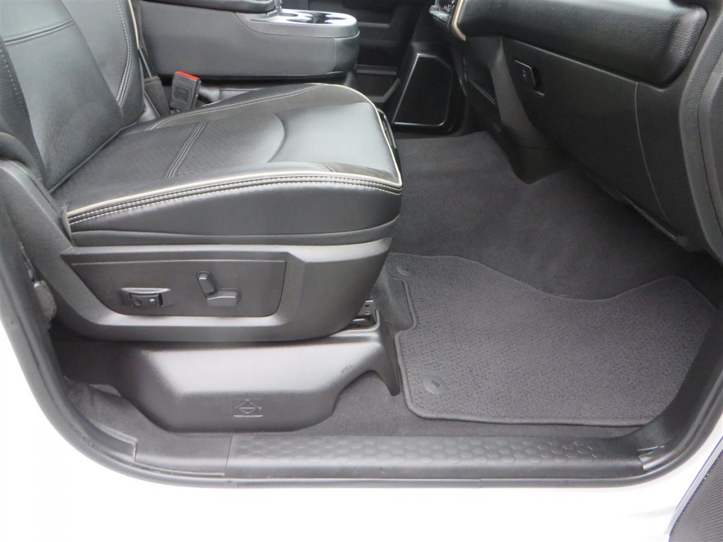 2024 White /BLACK RAM 2500 Laramie Crew Cab SWB 4WD (3C6UR5FLXRG) with an 6.7L L6 OHV 24V TURBO DIESEL engine, 6A transmission, located at 2630 Grass Valley Highway, Auburn, CA, 95603, (530) 508-5100, 38.937893, -121.095482 - Must see 6 passenger Ram sitting on a BDS leveling kit, Fox 2.0 shocks, 18" Method MR315 wheels, and 35" Nitto Ridge Grappler tires. - Photo#54