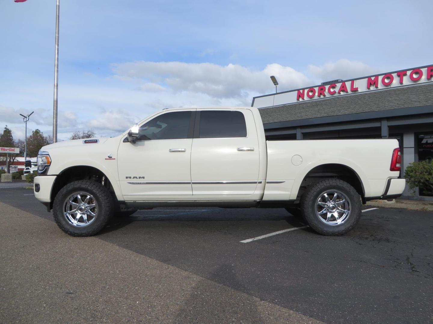 2022 White RAM 3500 Limited Crew Cab SWB 4WD (3C63R3SLXNG) with an 6.7L L6 OHV 24V TURBO DIESEL engine, 6A transmission, located at 2630 Grass Valley Highway, Auburn, CA, 95603, (530) 508-5100, 38.937893, -121.095482 - Features a BDS level kit, Fox 2.0 shocks, 20'' Fuel Hammer wheels, 35'' Nitto Ridge Grappler tires, Banks rear differential cover, S&B 52 gallon fuel tank, and window tint. - Photo#1