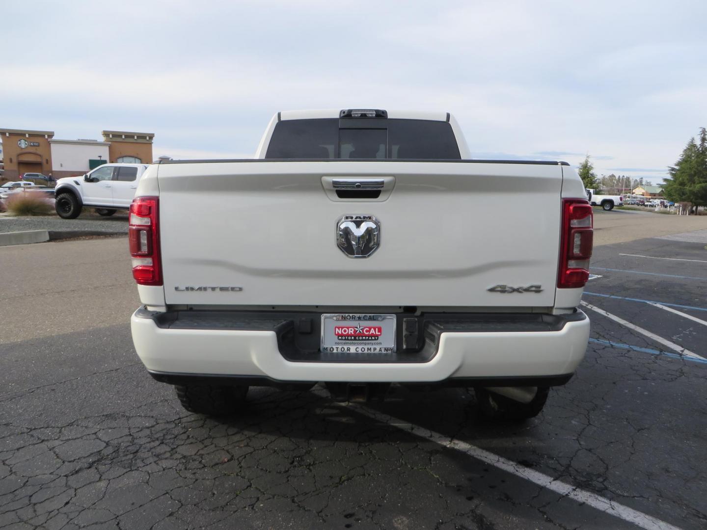 2022 White RAM 3500 Limited Crew Cab SWB 4WD (3C63R3SLXNG) with an 6.7L L6 OHV 24V TURBO DIESEL engine, 6A transmission, located at 2630 Grass Valley Highway, Auburn, CA, 95603, (530) 508-5100, 38.937893, -121.095482 - Features a BDS level kit, Fox 2.0 shocks, 20'' Fuel Hammer wheels, 35'' Nitto Ridge Grappler tires, Banks rear differential cover, S&B 52 gallon fuel tank, and window tint. - Photo#3