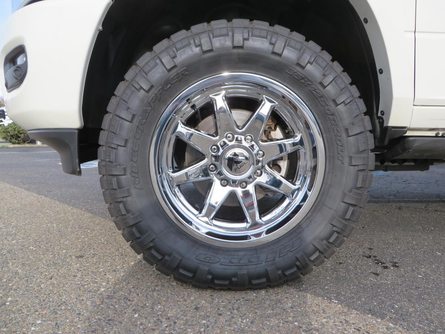 2022 White RAM 3500 Limited Crew Cab SWB 4WD (3C63R3SLXNG) with an 6.7L L6 OHV 24V TURBO DIESEL engine, 6A transmission, located at 2630 Grass Valley Highway, Auburn, CA, 95603, (530) 508-5100, 38.937893, -121.095482 - Features a BDS level kit, Fox 2.0 shocks, 20'' Fuel Hammer wheels, 35'' Nitto Ridge Grappler tires, Banks rear differential cover, S&B 52 gallon fuel tank, and window tint. - Photo#8