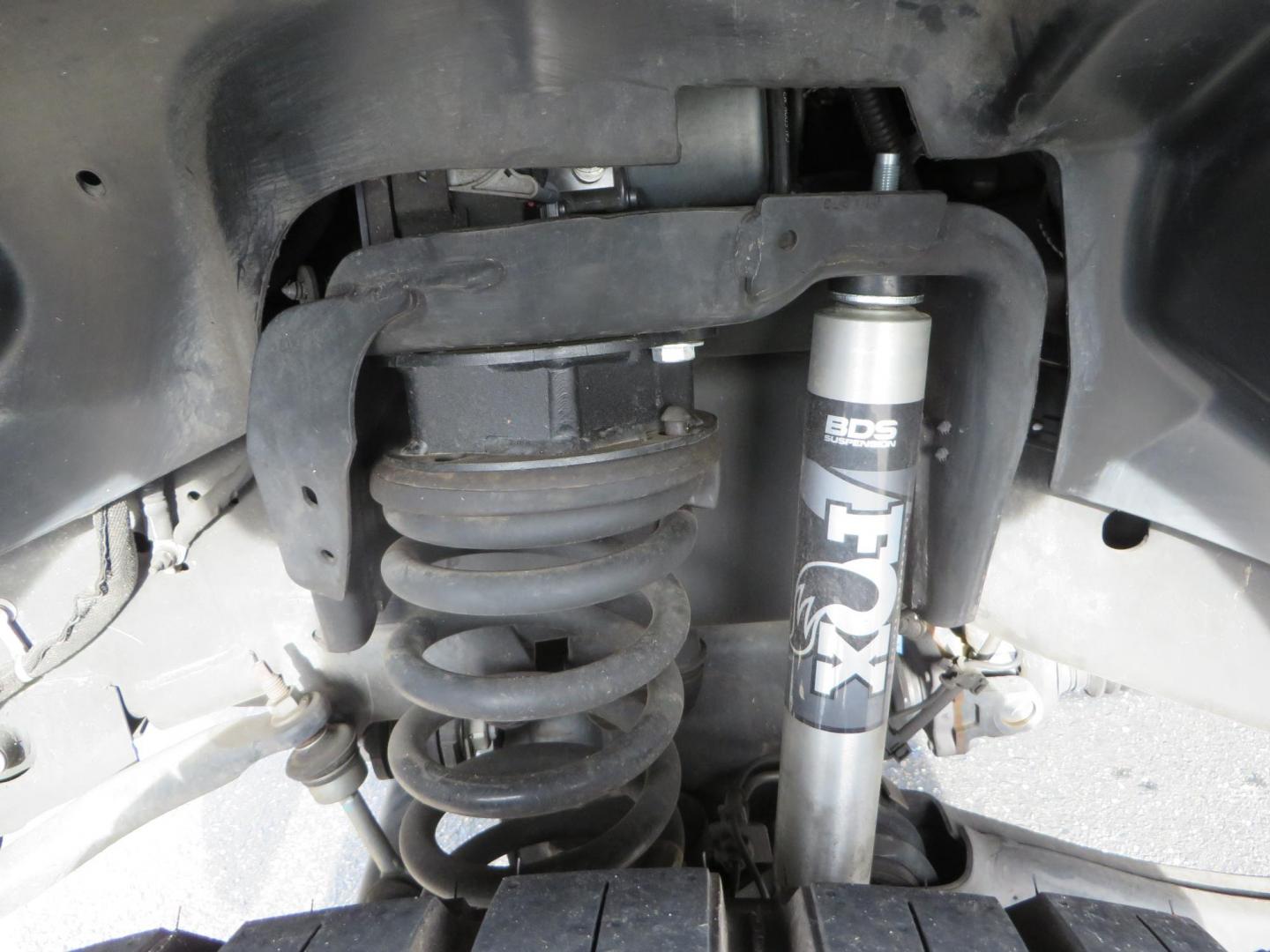 2022 White RAM 3500 Limited Crew Cab SWB 4WD (3C63R3SLXNG) with an 6.7L L6 OHV 24V TURBO DIESEL engine, 6A transmission, located at 2630 Grass Valley Highway, Auburn, CA, 95603, (530) 508-5100, 38.937893, -121.095482 - Features a BDS level kit, Fox 2.0 shocks, 20'' Fuel Hammer wheels, 35'' Nitto Ridge Grappler tires, Banks rear differential cover, S&B 52 gallon fuel tank, and window tint. - Photo#10