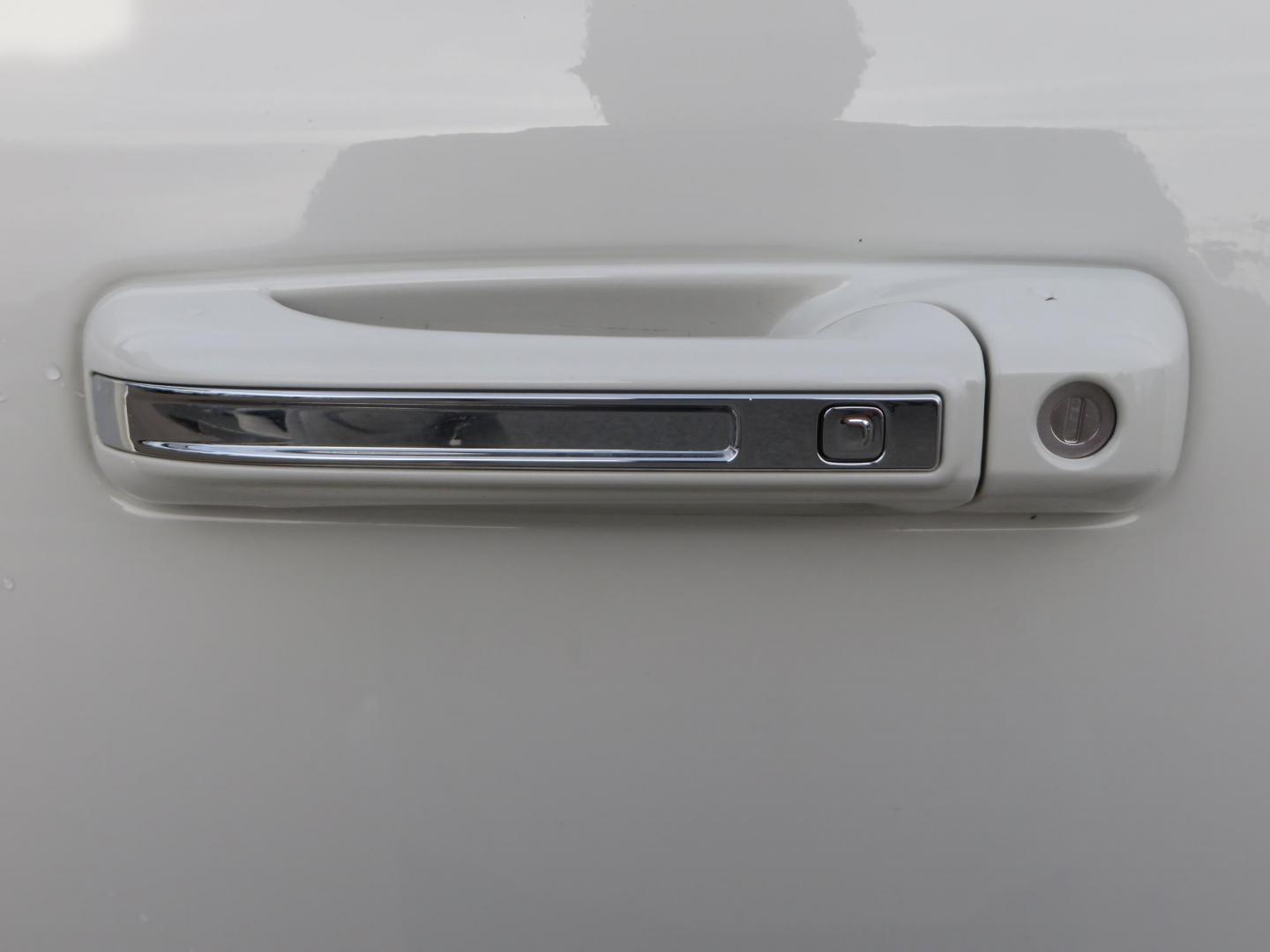 2022 White RAM 3500 Limited Crew Cab SWB 4WD (3C63R3SLXNG) with an 6.7L L6 OHV 24V TURBO DIESEL engine, 6A transmission, located at 2630 Grass Valley Highway, Auburn, CA, 95603, (530) 508-5100, 38.937893, -121.095482 - Features a BDS level kit, Fox 2.0 shocks, 20'' Fuel Hammer wheels, 35'' Nitto Ridge Grappler tires, Banks rear differential cover, S&B 52 gallon fuel tank, and window tint. - Photo#20