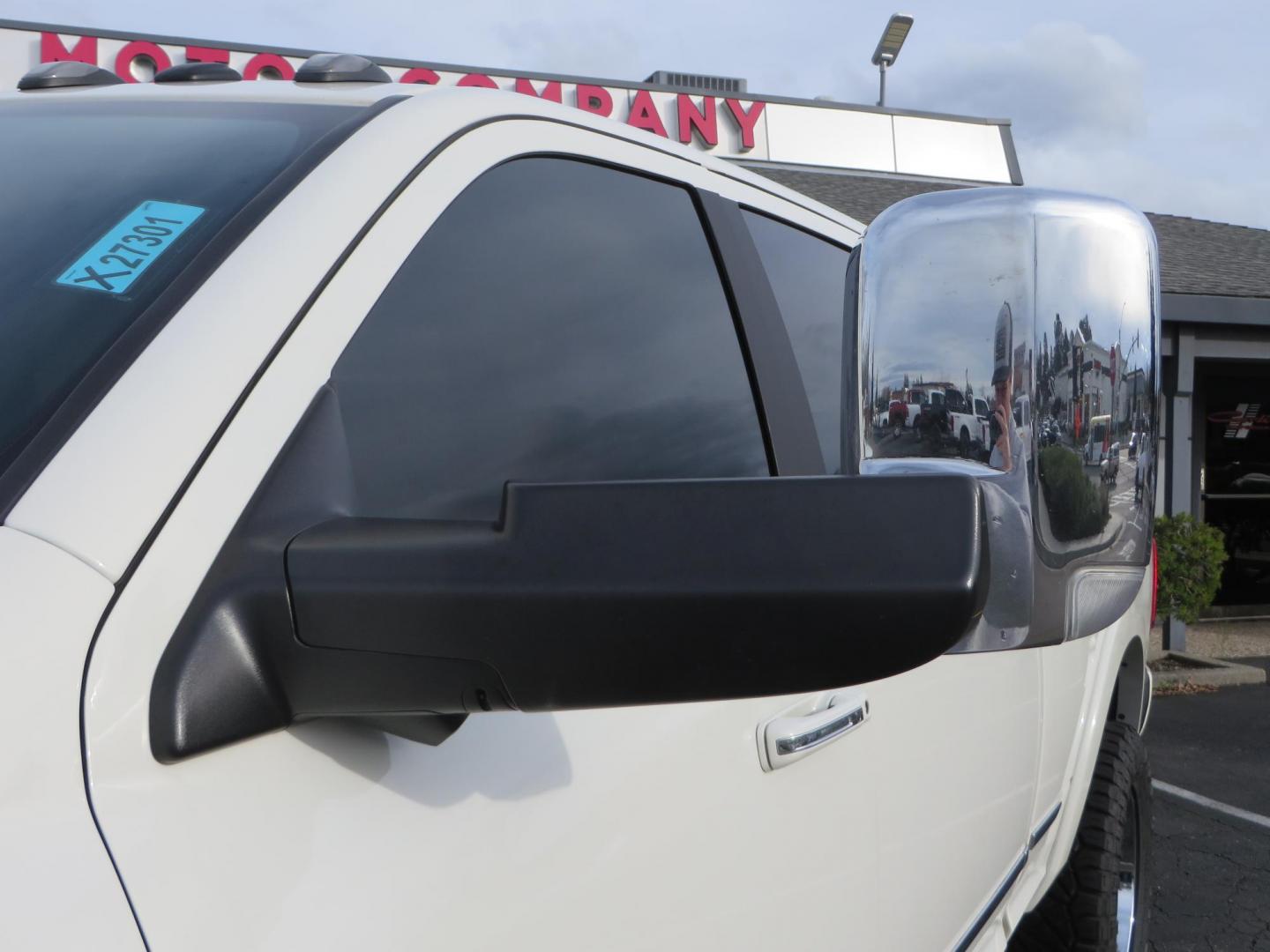 2022 White RAM 3500 Limited Crew Cab SWB 4WD (3C63R3SLXNG) with an 6.7L L6 OHV 24V TURBO DIESEL engine, 6A transmission, located at 2630 Grass Valley Highway, Auburn, CA, 95603, (530) 508-5100, 38.937893, -121.095482 - Features a BDS level kit, Fox 2.0 shocks, 20'' Fuel Hammer wheels, 35'' Nitto Ridge Grappler tires, Banks rear differential cover, S&B 52 gallon fuel tank, and window tint. - Photo#19