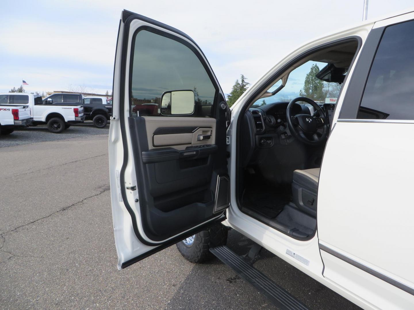2022 White RAM 3500 Limited Crew Cab SWB 4WD (3C63R3SLXNG) with an 6.7L L6 OHV 24V TURBO DIESEL engine, 6A transmission, located at 2630 Grass Valley Highway, Auburn, CA, 95603, (530) 508-5100, 38.937893, -121.095482 - Features a BDS level kit, Fox 2.0 shocks, 20'' Fuel Hammer wheels, 35'' Nitto Ridge Grappler tires, Banks rear differential cover, S&B 52 gallon fuel tank, and window tint. - Photo#21