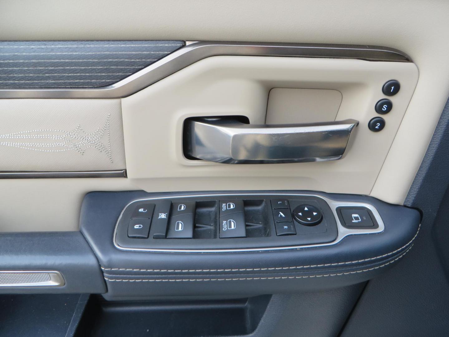 2022 White RAM 3500 Limited Crew Cab SWB 4WD (3C63R3SLXNG) with an 6.7L L6 OHV 24V TURBO DIESEL engine, 6A transmission, located at 2630 Grass Valley Highway, Auburn, CA, 95603, (530) 508-5100, 38.937893, -121.095482 - Features a BDS level kit, Fox 2.0 shocks, 20'' Fuel Hammer wheels, 35'' Nitto Ridge Grappler tires, Banks rear differential cover, S&B 52 gallon fuel tank, and window tint. - Photo#23