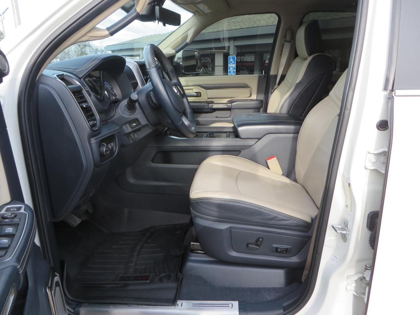 2022 White RAM 3500 Limited Crew Cab SWB 4WD (3C63R3SLXNG) with an 6.7L L6 OHV 24V TURBO DIESEL engine, 6A transmission, located at 2630 Grass Valley Highway, Auburn, CA, 95603, (530) 508-5100, 38.937893, -121.095482 - Features a BDS level kit, Fox 2.0 shocks, 20'' Fuel Hammer wheels, 35'' Nitto Ridge Grappler tires, Banks rear differential cover, S&B 52 gallon fuel tank, and window tint. - Photo#25