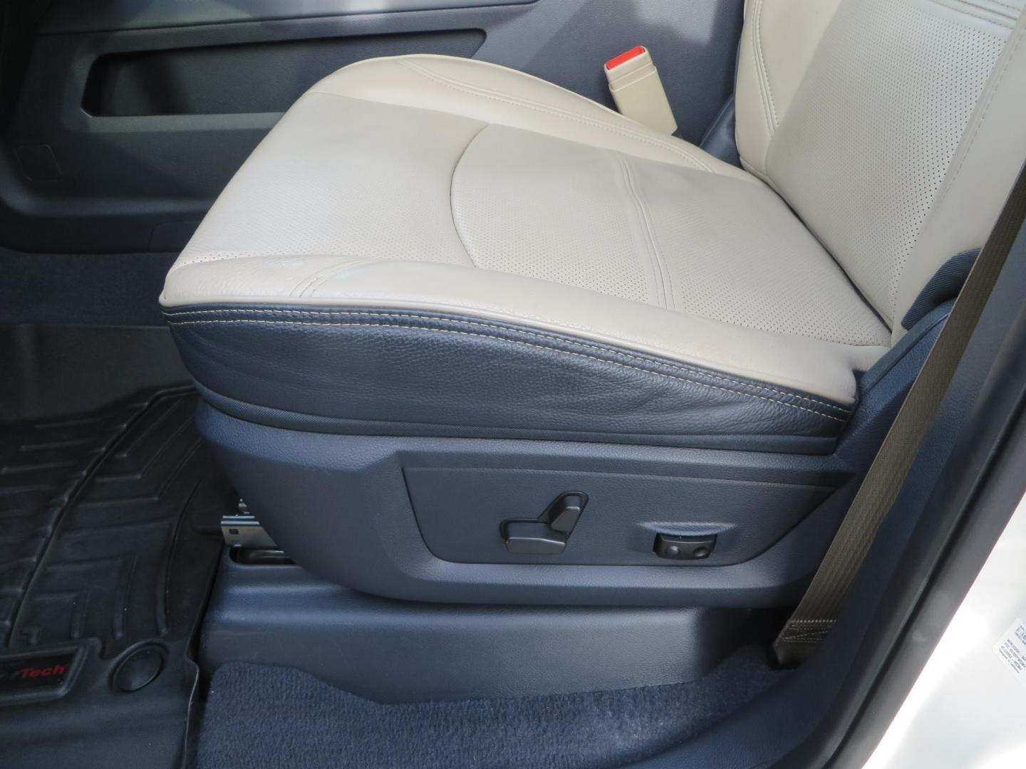 2022 White RAM 3500 Limited Crew Cab SWB 4WD (3C63R3SLXNG) with an 6.7L L6 OHV 24V TURBO DIESEL engine, 6A transmission, located at 2630 Grass Valley Highway, Auburn, CA, 95603, (530) 508-5100, 38.937893, -121.095482 - Features a BDS level kit, Fox 2.0 shocks, 20'' Fuel Hammer wheels, 35'' Nitto Ridge Grappler tires, Banks rear differential cover, S&B 52 gallon fuel tank, and window tint. - Photo#27