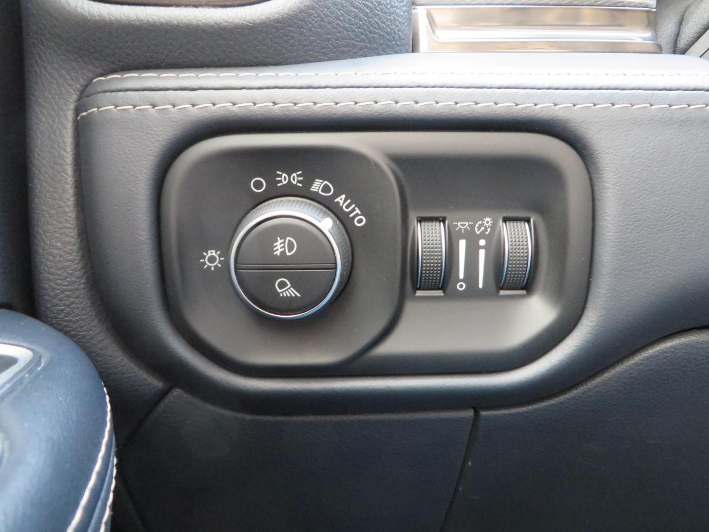 2022 White RAM 3500 Limited Crew Cab SWB 4WD (3C63R3SLXNG) with an 6.7L L6 OHV 24V TURBO DIESEL engine, 6A transmission, located at 2630 Grass Valley Highway, Auburn, CA, 95603, (530) 508-5100, 38.937893, -121.095482 - Features a BDS level kit, Fox 2.0 shocks, 20'' Fuel Hammer wheels, 35'' Nitto Ridge Grappler tires, Banks rear differential cover, S&B 52 gallon fuel tank, and window tint. - Photo#47