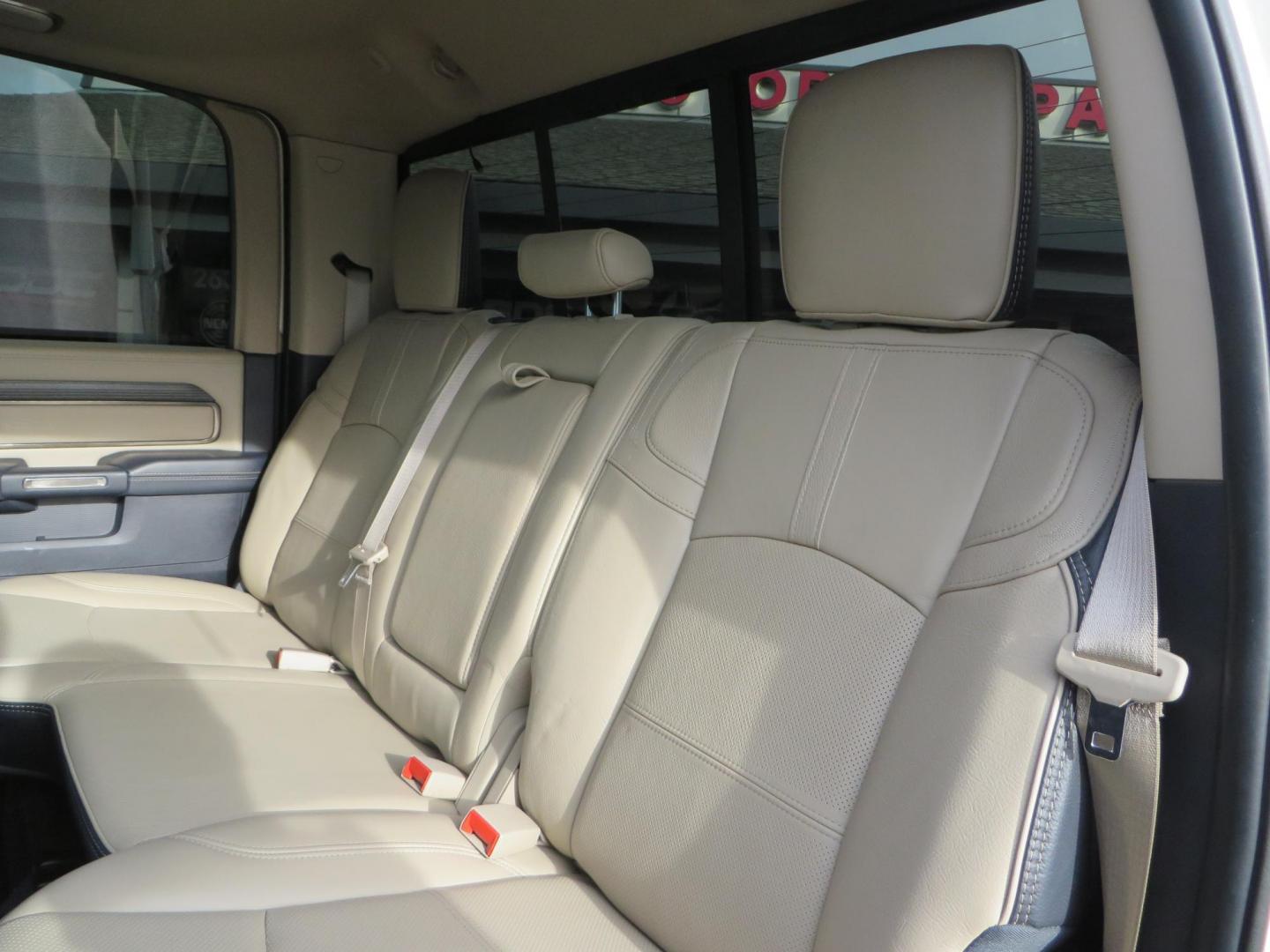 2022 White RAM 3500 Limited Crew Cab SWB 4WD (3C63R3SLXNG) with an 6.7L L6 OHV 24V TURBO DIESEL engine, 6A transmission, located at 2630 Grass Valley Highway, Auburn, CA, 95603, (530) 508-5100, 38.937893, -121.095482 - Features a BDS level kit, Fox 2.0 shocks, 20'' Fuel Hammer wheels, 35'' Nitto Ridge Grappler tires, Banks rear differential cover, S&B 52 gallon fuel tank, and window tint. - Photo#53