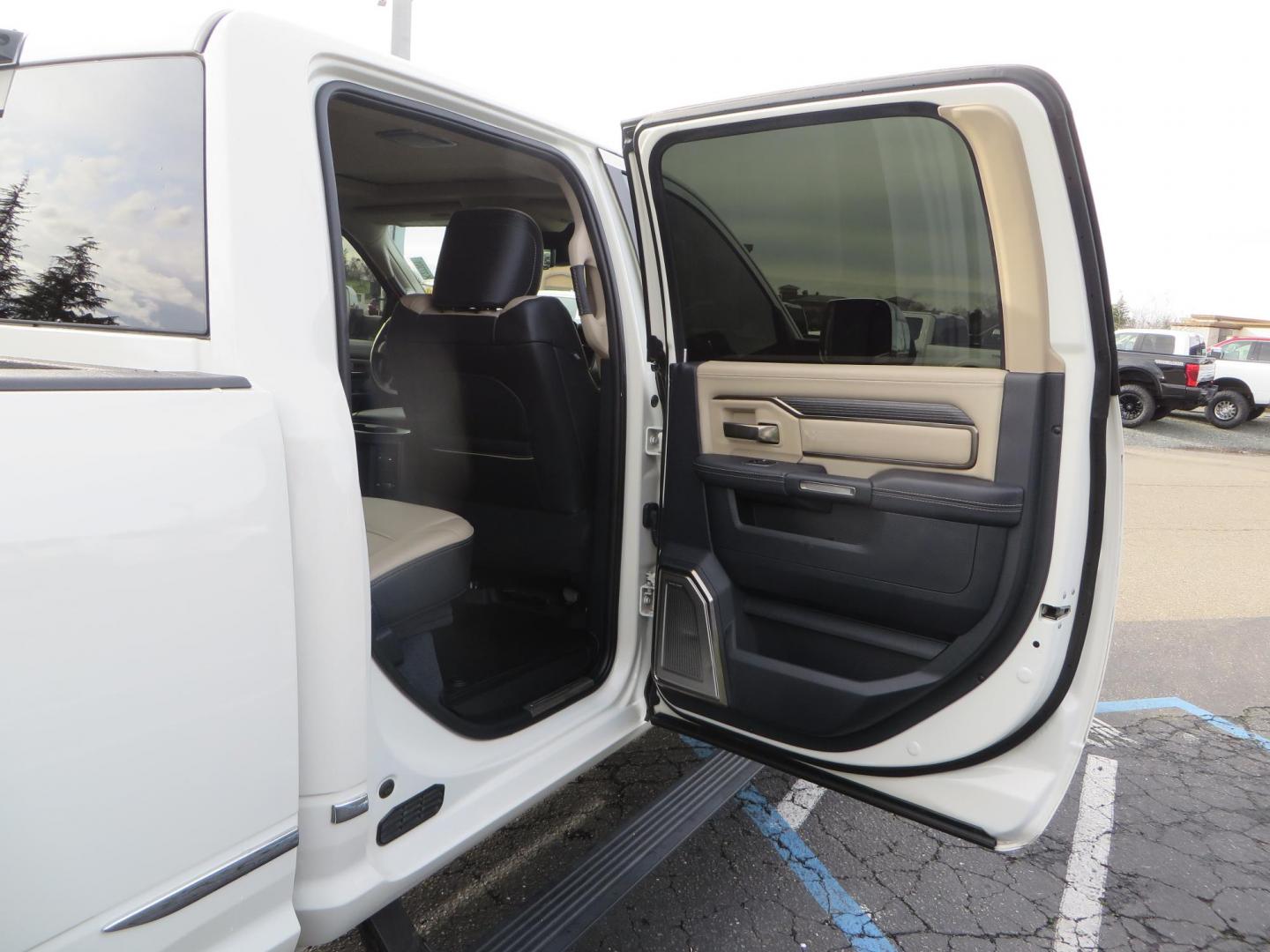 2022 White RAM 3500 Limited Crew Cab SWB 4WD (3C63R3SLXNG) with an 6.7L L6 OHV 24V TURBO DIESEL engine, 6A transmission, located at 2630 Grass Valley Highway, Auburn, CA, 95603, (530) 508-5100, 38.937893, -121.095482 - Features a BDS level kit, Fox 2.0 shocks, 20'' Fuel Hammer wheels, 35'' Nitto Ridge Grappler tires, Banks rear differential cover, S&B 52 gallon fuel tank, and window tint. - Photo#65