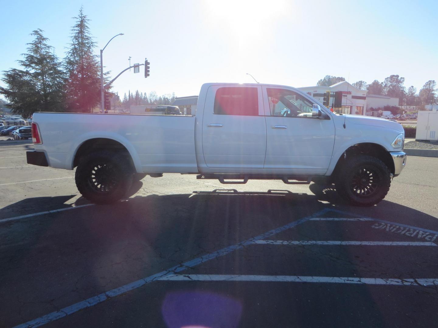 2015 White /Tan RAM 2500 Laramie Crew Cab LWB 4WD (3C6UR5KLXFG) with an 6.7L L6 OHV 24V TURBO DIESEL engine, 6-Speed Automatic transmission, located at 2630 Grass Valley Highway, Auburn, CA, 95603, (530) 508-5100, 38.937893, -121.095482 - Features- Thuren Suspension system, Fox 2.5 Performance Elite shocks, N-Fab runnign boards, Rimrock rear bumper, 20'' Fuel wheels, 35'' Nito Trail Grappler tires, Weathertech floor liners, and a Banks intake. - Photo#4