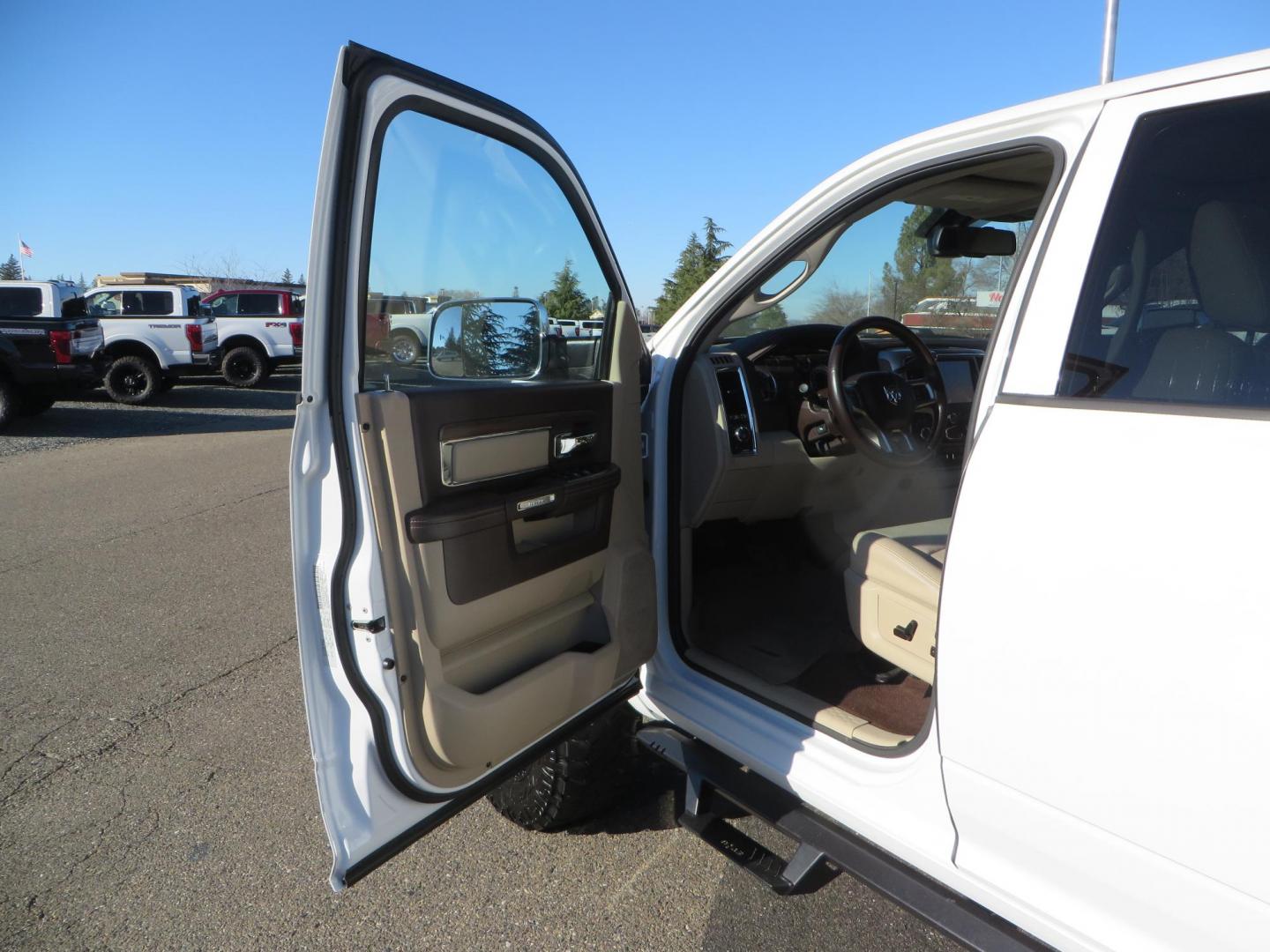2015 White /Tan RAM 2500 Laramie Crew Cab LWB 4WD (3C6UR5KLXFG) with an 6.7L L6 OHV 24V TURBO DIESEL engine, 6-Speed Automatic transmission, located at 2630 Grass Valley Highway, Auburn, CA, 95603, (530) 508-5100, 38.937893, -121.095482 - Features- Thuren Suspension system, Fox 2.5 Performance Elite shocks, N-Fab runnign boards, Rimrock rear bumper, 20'' Fuel wheels, 35'' Nito Trail Grappler tires, Weathertech floor liners, and a Banks intake. - Photo#18