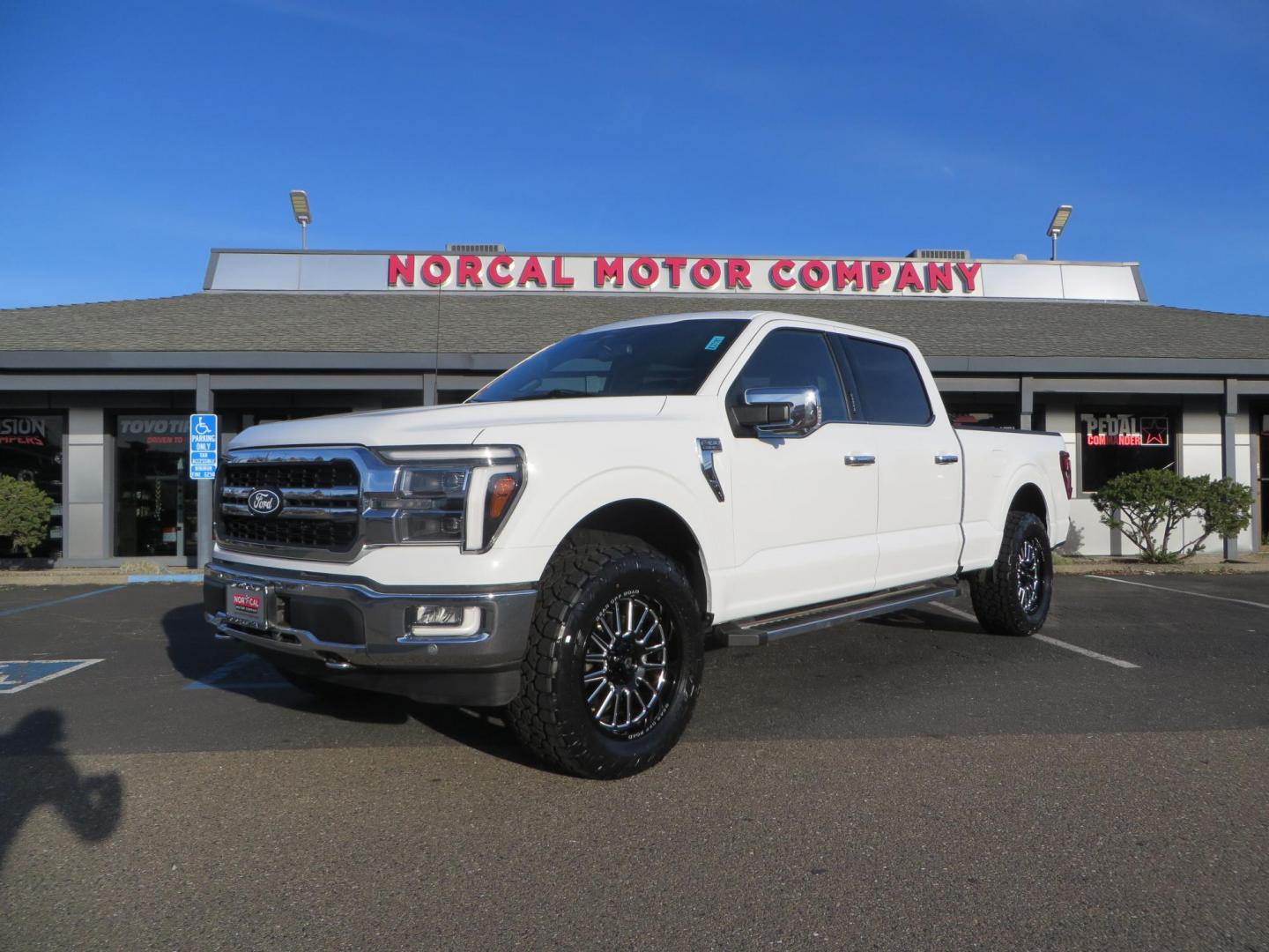 2024 White Ford F-150 Lariat SuperCrew 4WD (1FTFW5L56RF) with an 5.0L V8 OHV 16V engine, 6A transmission, located at 2630 Grass Valley Highway, Auburn, CA, 95603, (530) 508-5100, 38.937893, -121.095482 - New Level kit, 20'' Gear Alloy 764BM wheels, and Toyo Open Country AT3 tires. - Photo#0