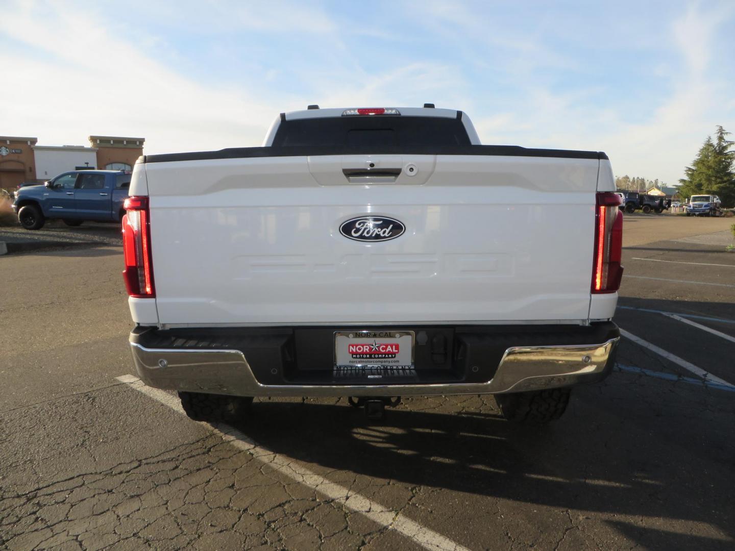 2024 White Ford F-150 Lariat SuperCrew 4WD (1FTFW5L56RF) with an 5.0L V8 OHV 16V engine, 6A transmission, located at 2630 Grass Valley Highway, Auburn, CA, 95603, (530) 508-5100, 38.937893, -121.095482 - New Level kit, 20'' Gear Alloy 764BM wheels, and Toyo Open Country AT3 tires. - Photo#3