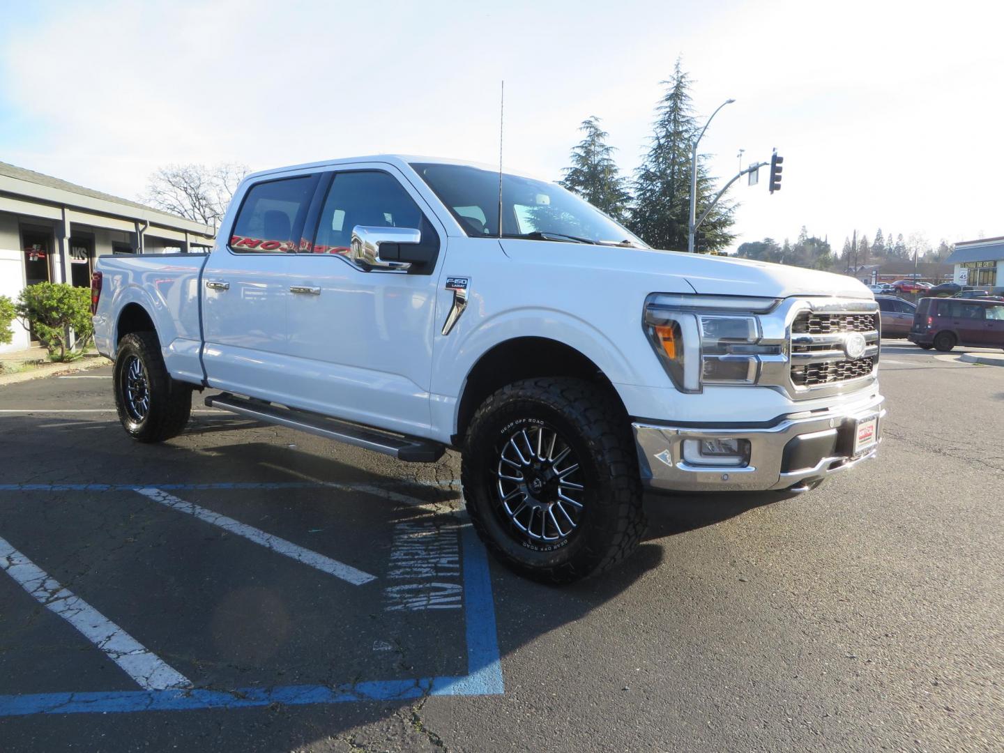 2024 White Ford F-150 Lariat SuperCrew 4WD (1FTFW5L56RF) with an 5.0L V8 OHV 16V engine, 6A transmission, located at 2630 Grass Valley Highway, Auburn, CA, 95603, (530) 508-5100, 38.937893, -121.095482 - New Level kit, 20'' Gear Alloy 764BM wheels, and Toyo Open Country AT3 tires. - Photo#6