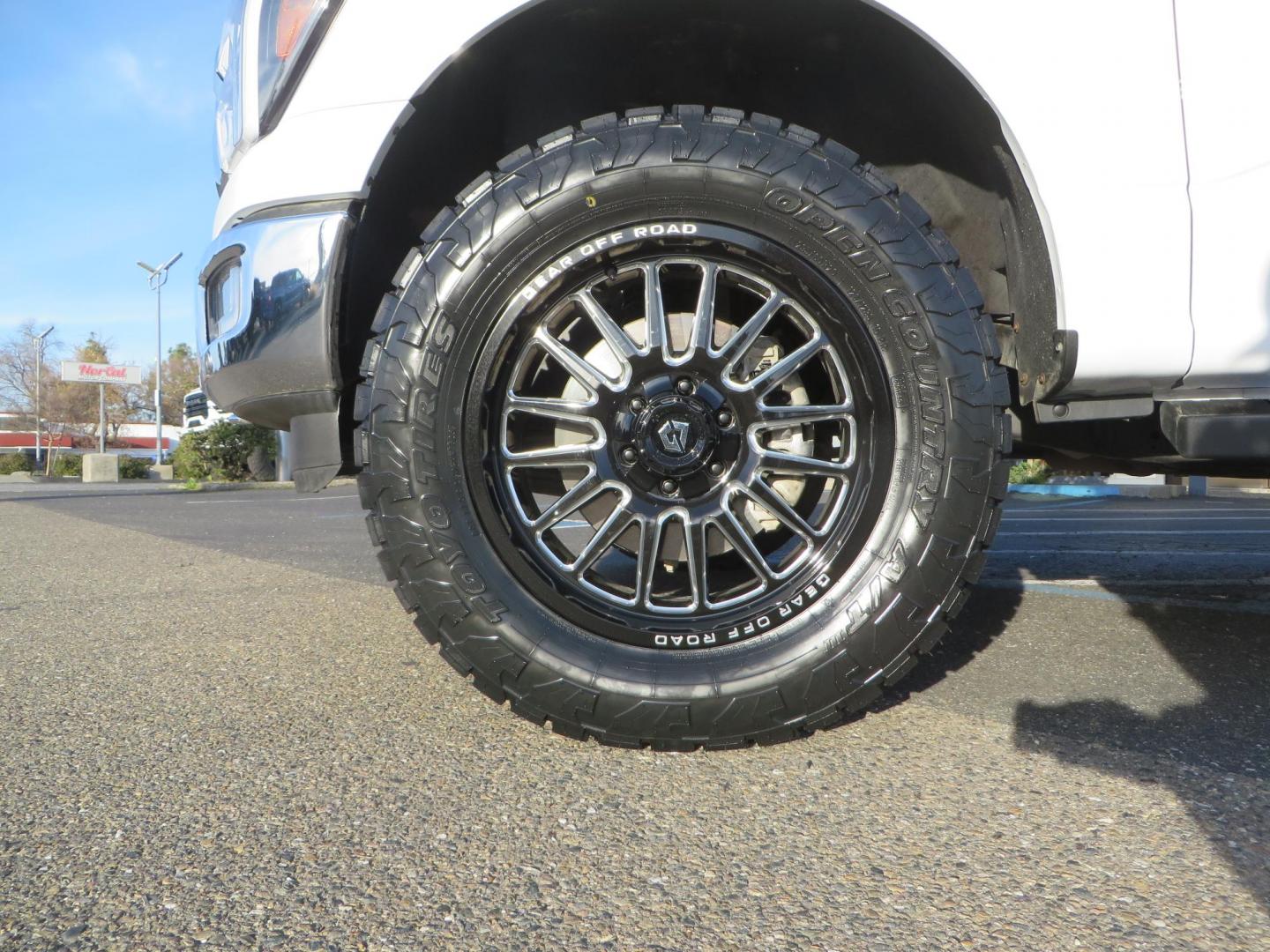 2024 White Ford F-150 Lariat SuperCrew 4WD (1FTFW5L56RF) with an 5.0L V8 OHV 16V engine, 6A transmission, located at 2630 Grass Valley Highway, Auburn, CA, 95603, (530) 508-5100, 38.937893, -121.095482 - New Level kit, 20'' Gear Alloy 764BM wheels, and Toyo Open Country AT3 tires. - Photo#8