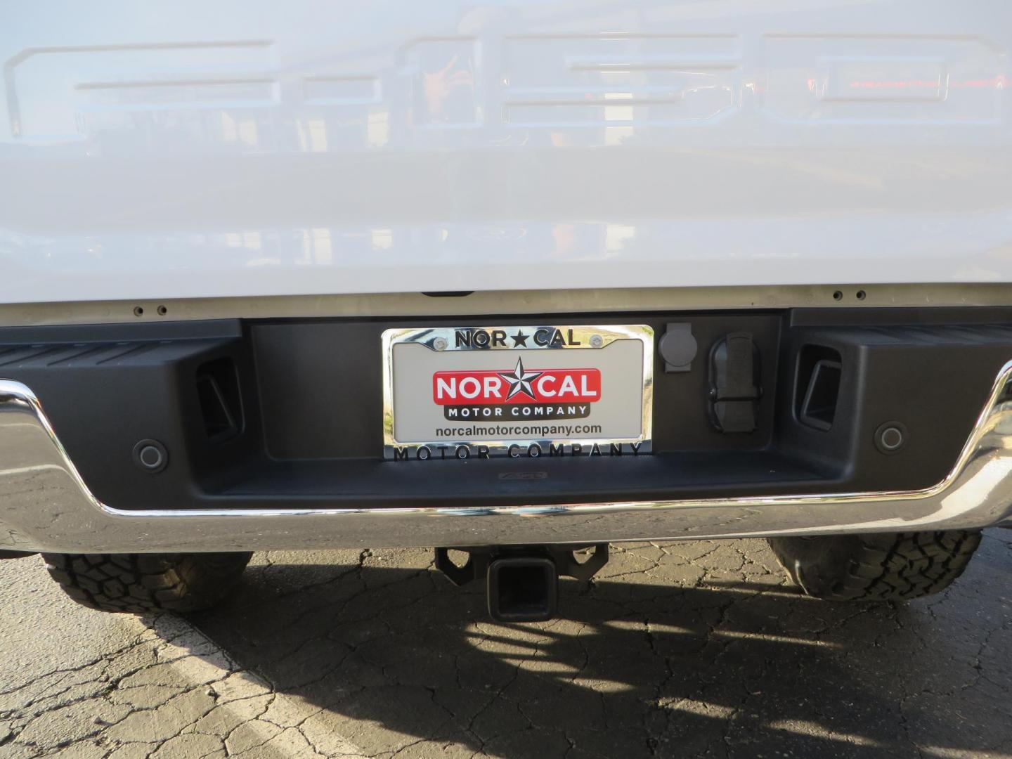 2024 White Ford F-150 Lariat SuperCrew 4WD (1FTFW5L56RF) with an 5.0L V8 OHV 16V engine, 6A transmission, located at 2630 Grass Valley Highway, Auburn, CA, 95603, (530) 508-5100, 38.937893, -121.095482 - New Level kit, 20'' Gear Alloy 764BM wheels, and Toyo Open Country AT3 tires. - Photo#11