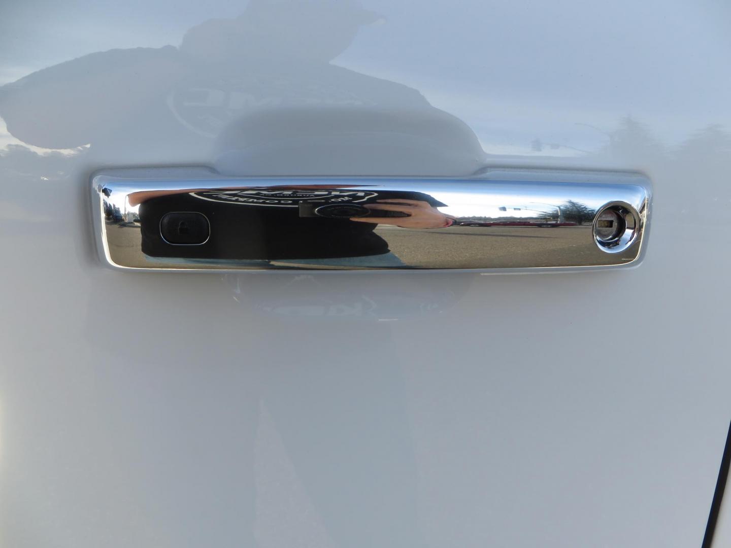 2024 White Ford F-150 Lariat SuperCrew 4WD (1FTFW5L56RF) with an 5.0L V8 OHV 16V engine, 6A transmission, located at 2630 Grass Valley Highway, Auburn, CA, 95603, (530) 508-5100, 38.937893, -121.095482 - New Level kit, 20'' Gear Alloy 764BM wheels, and Toyo Open Country AT3 tires. - Photo#16