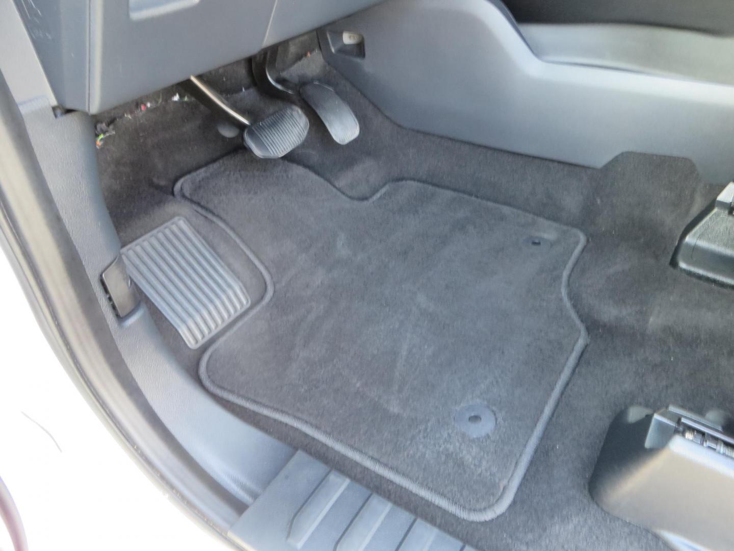 2024 White Ford F-150 Lariat SuperCrew 4WD (1FTFW5L56RF) with an 5.0L V8 OHV 16V engine, 6A transmission, located at 2630 Grass Valley Highway, Auburn, CA, 95603, (530) 508-5100, 38.937893, -121.095482 - New Level kit, 20'' Gear Alloy 764BM wheels, and Toyo Open Country AT3 tires. - Photo#24